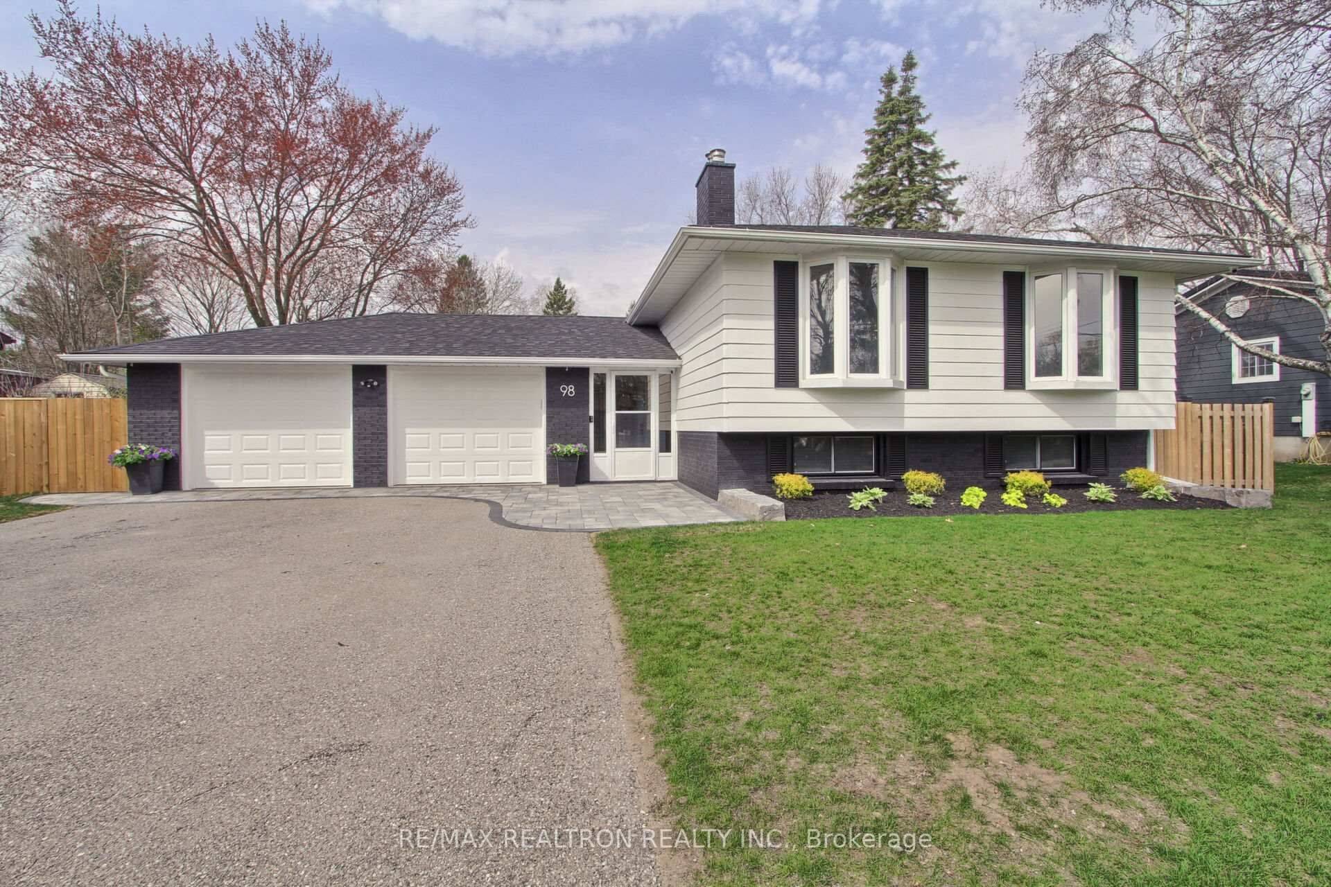 Innisfil, ON L0L 1R0,98 Everton DR