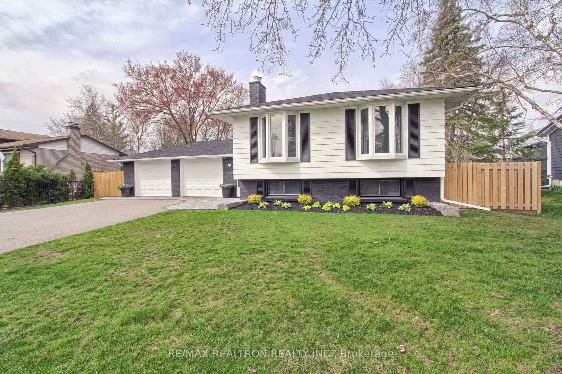 Innisfil, ON L0L 1R0,98 Everton DR