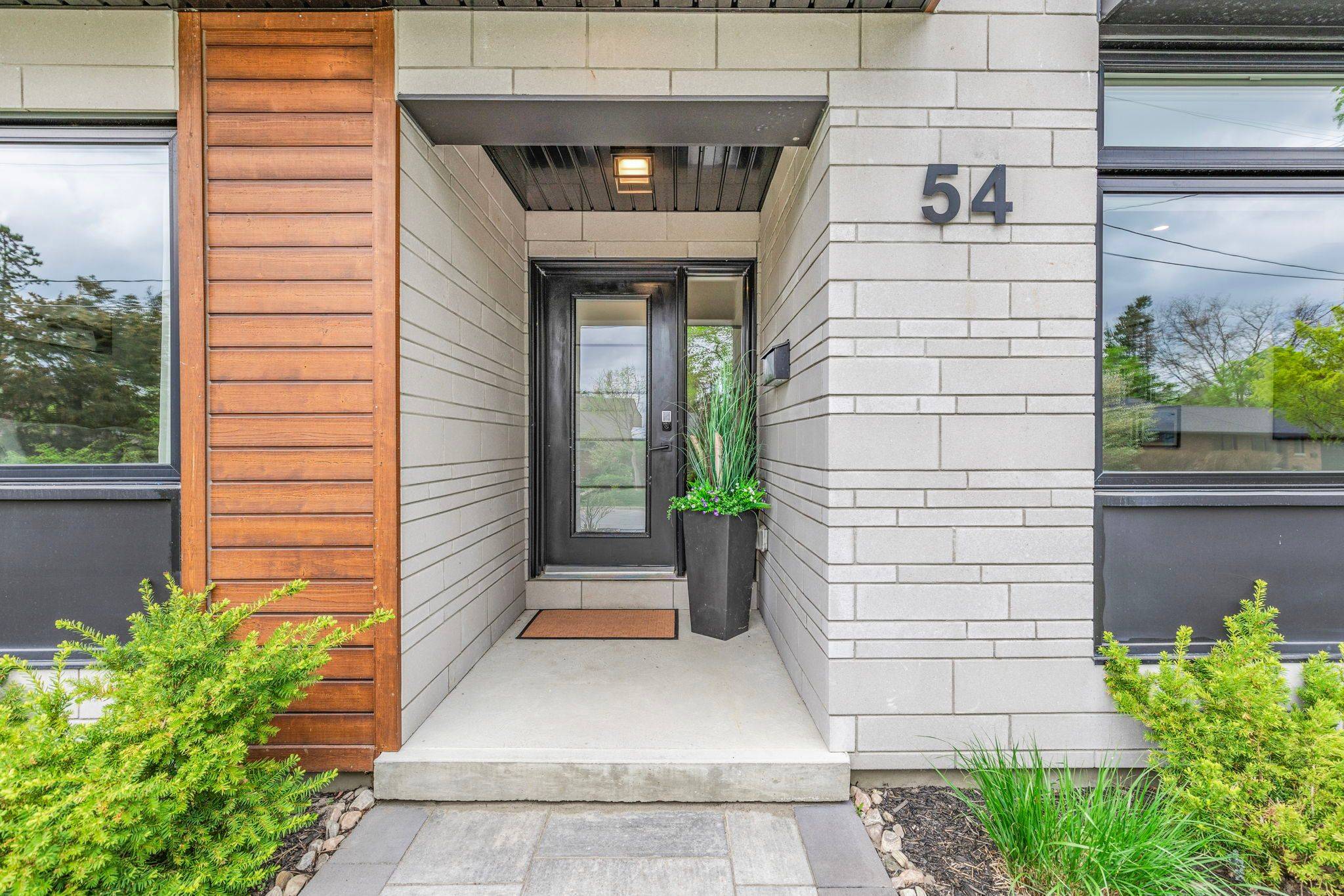 Barrie, ON L4M 1N3,54 Highland AVE