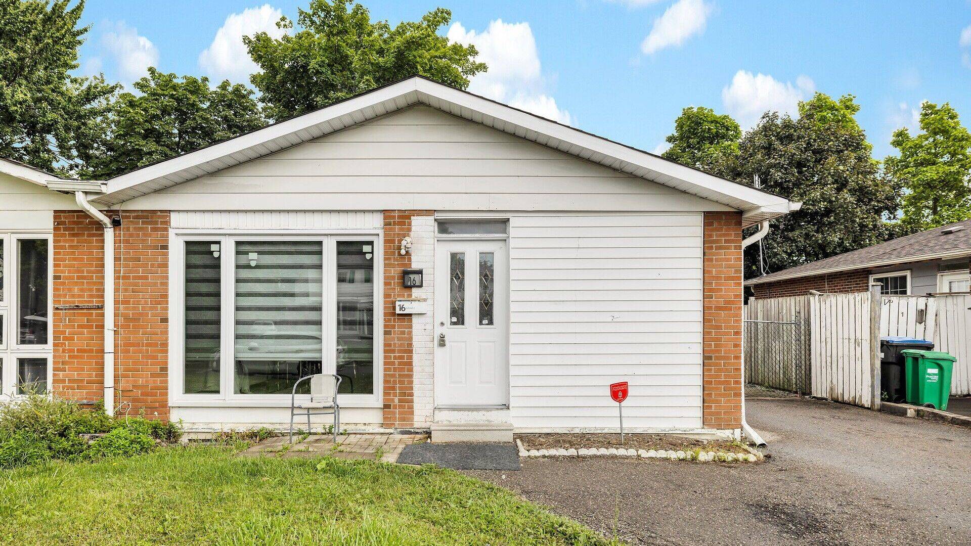 Brampton, ON L6T 3K9,16 Drake BLVD