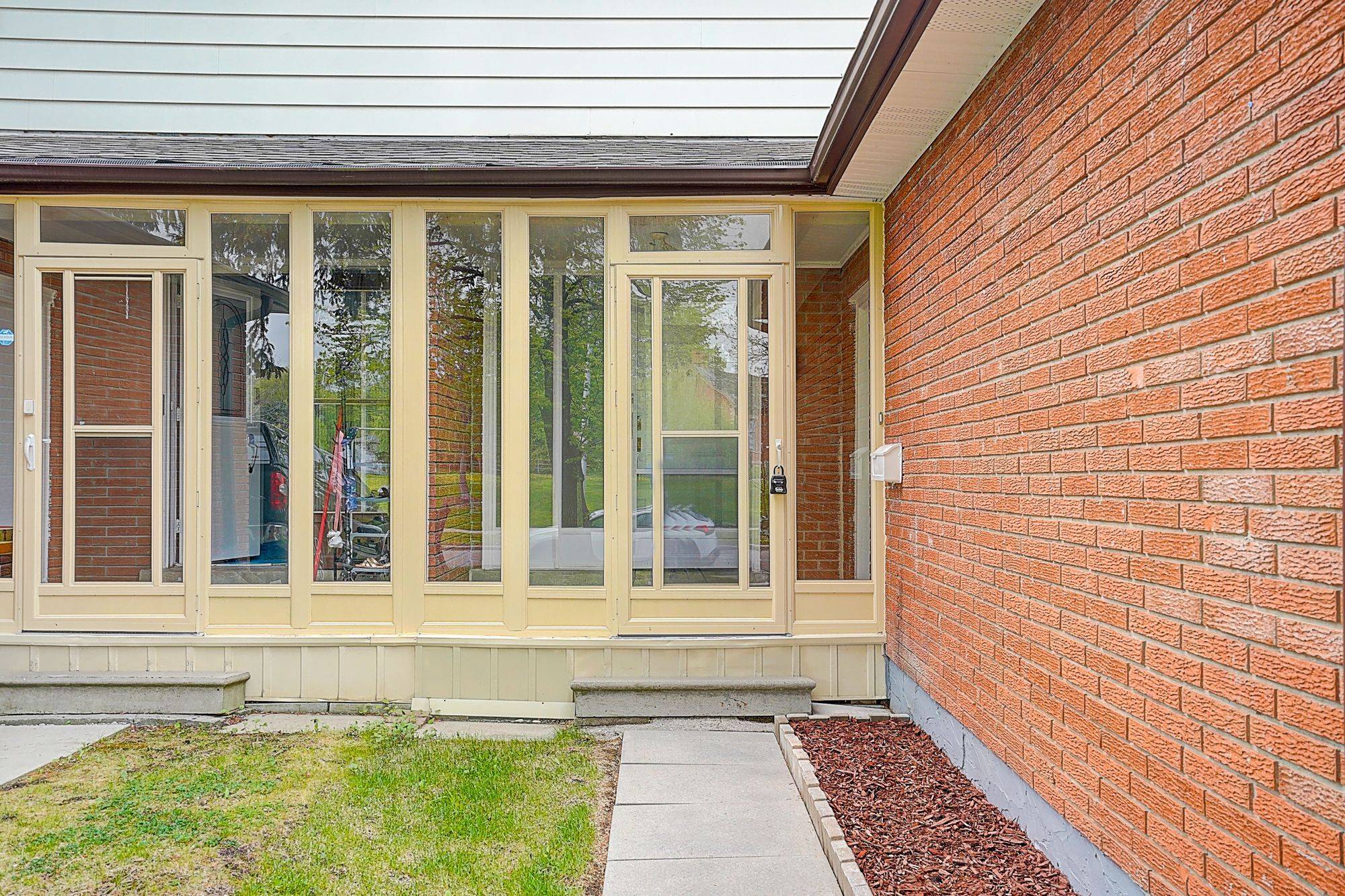 Toronto C15, ON M2J 2W9,157 Angus DR