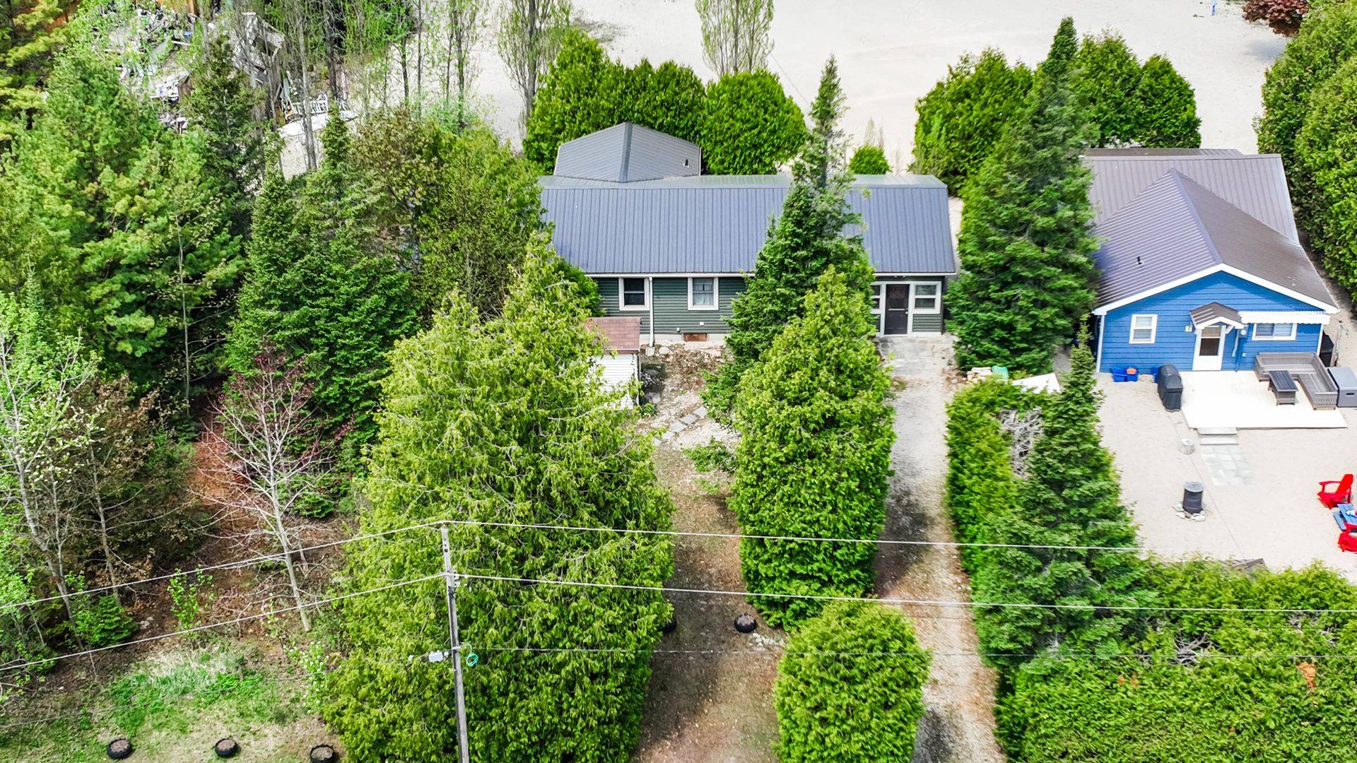 Kincardine, ON N0G 2T0,9 Wood ST