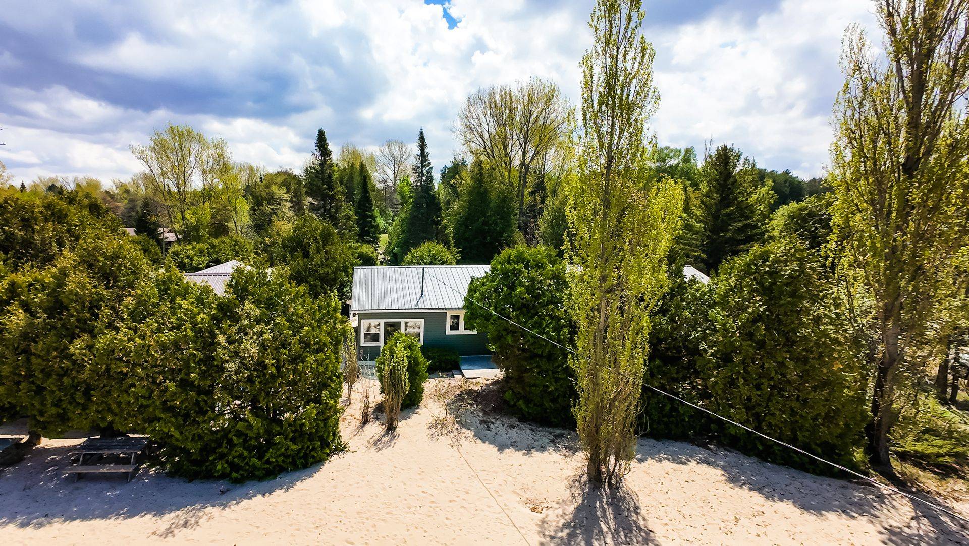 Kincardine, ON N0G 2T0,9 Wood ST