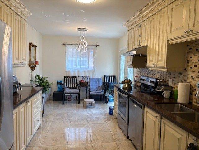 Richmond Hill, ON L4C 4G9,70 Hunt ( main floor ) AVE