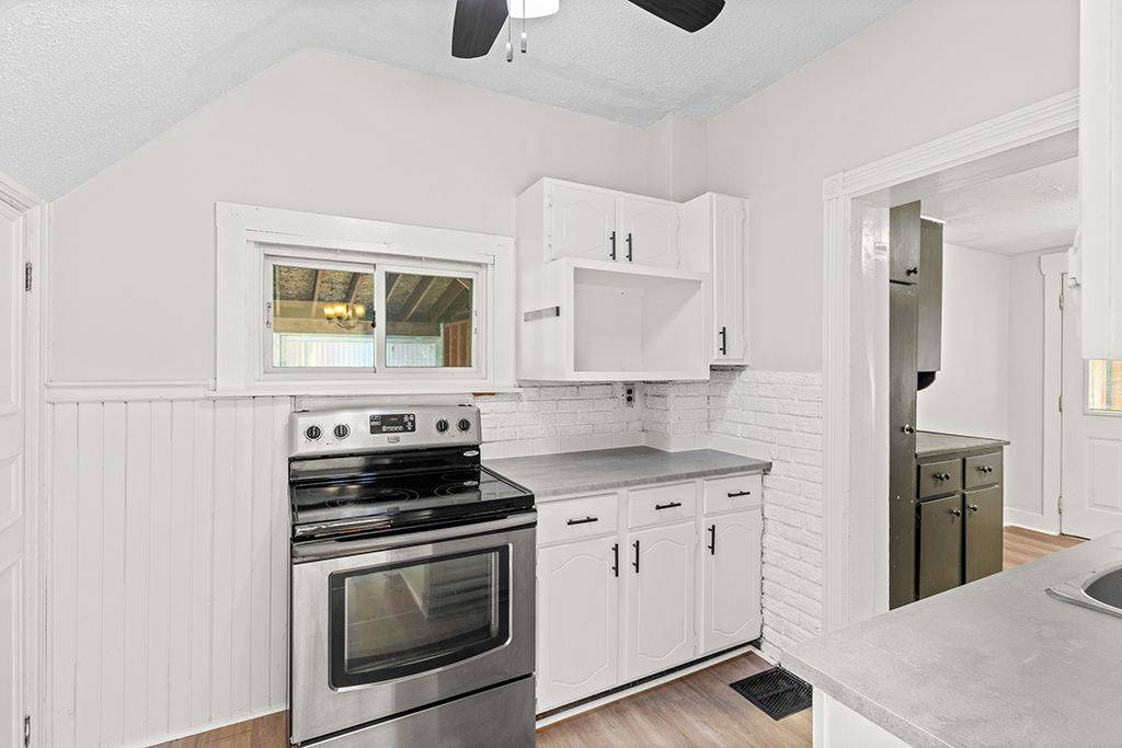 Owen Sound, ON N4K 4M9,1068 2ND AVE W