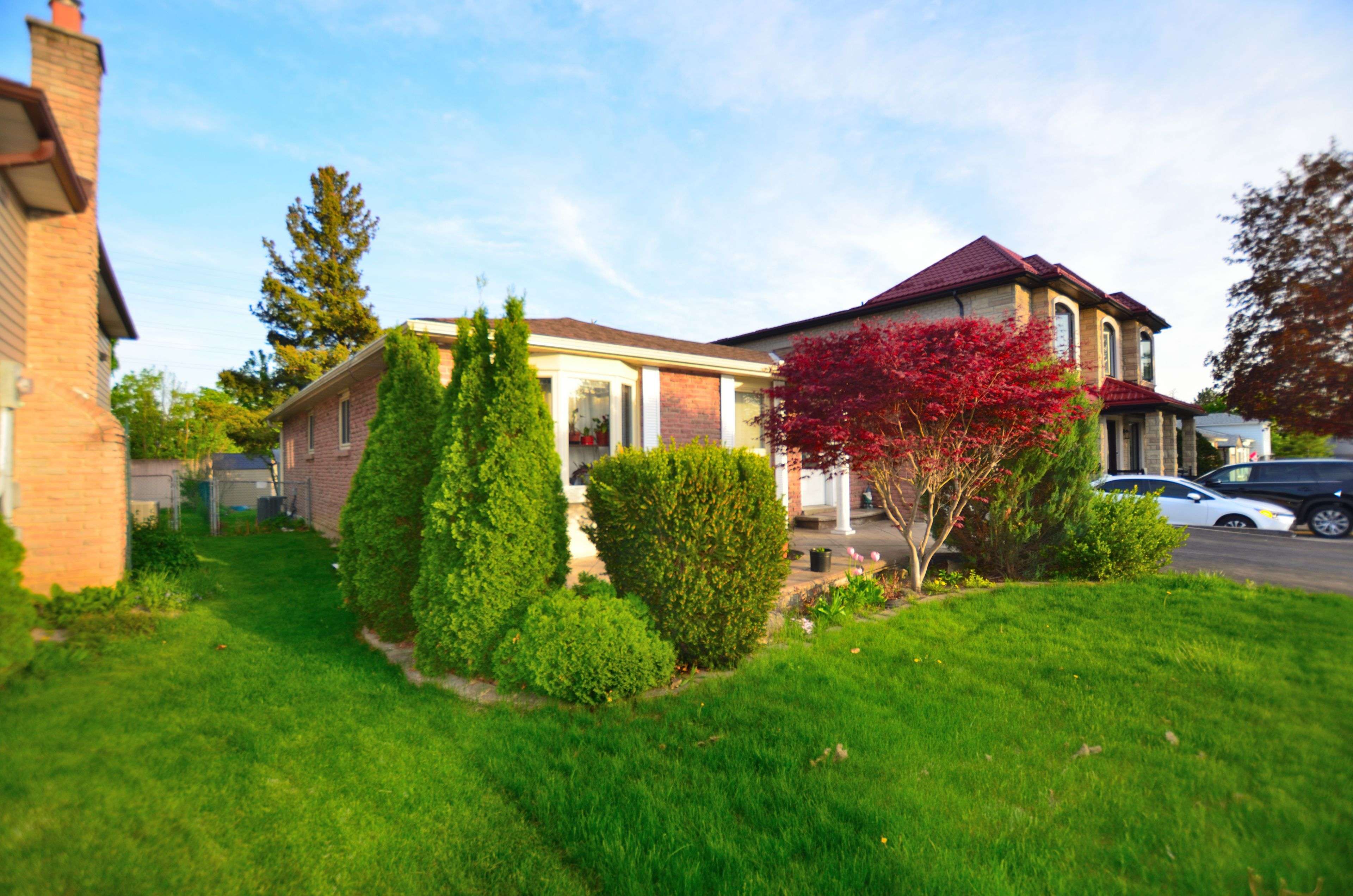 Brampton, ON L6S 1K7,35 Geneva CRES