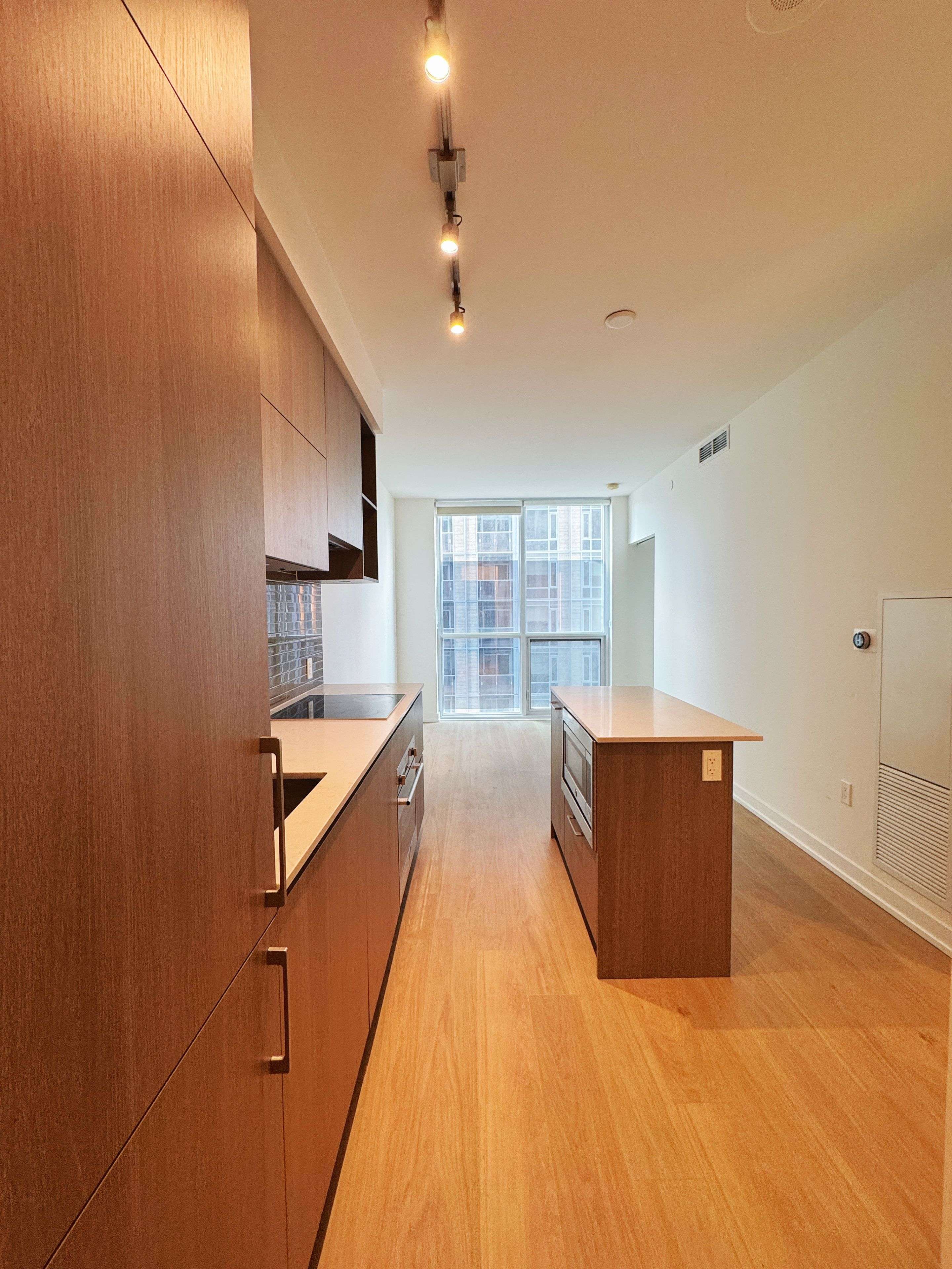 Toronto C02, ON M4W 1L1,1 Yorkville AVE #1703