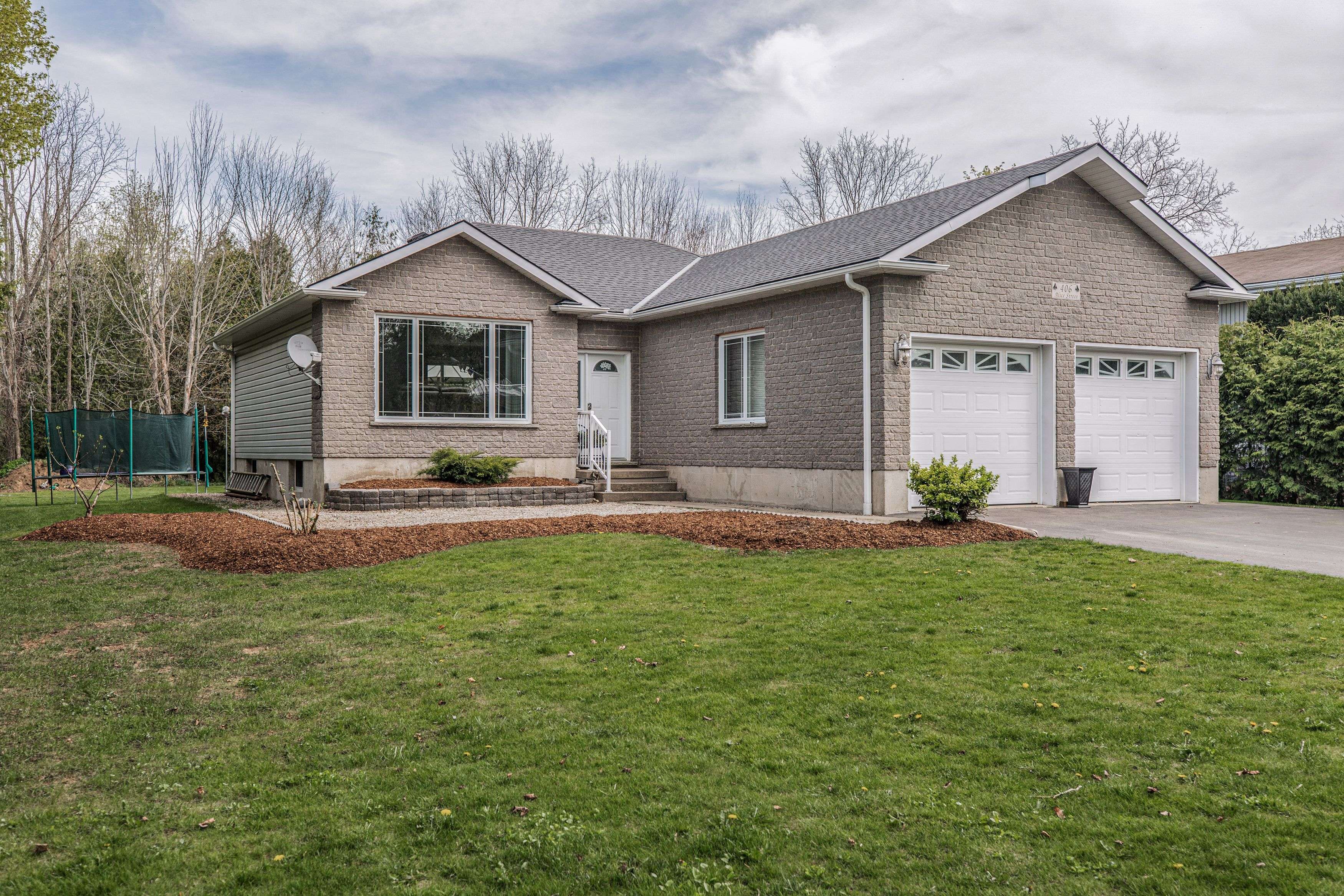 Saugeen Shores, ON N0H 2L0,406 Alice ST