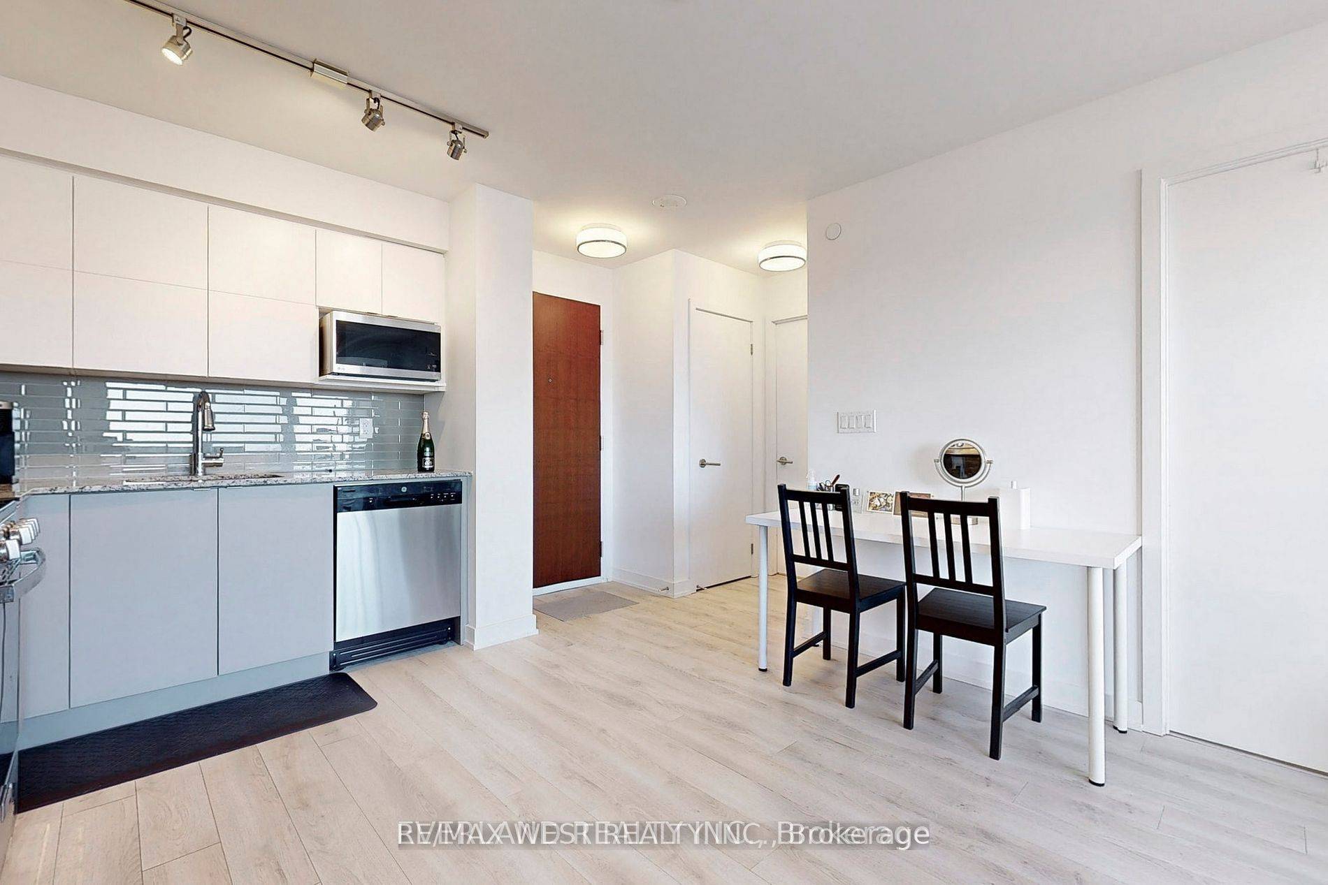 Toronto C04, ON M6A 0B3,120 Varna DR #1312