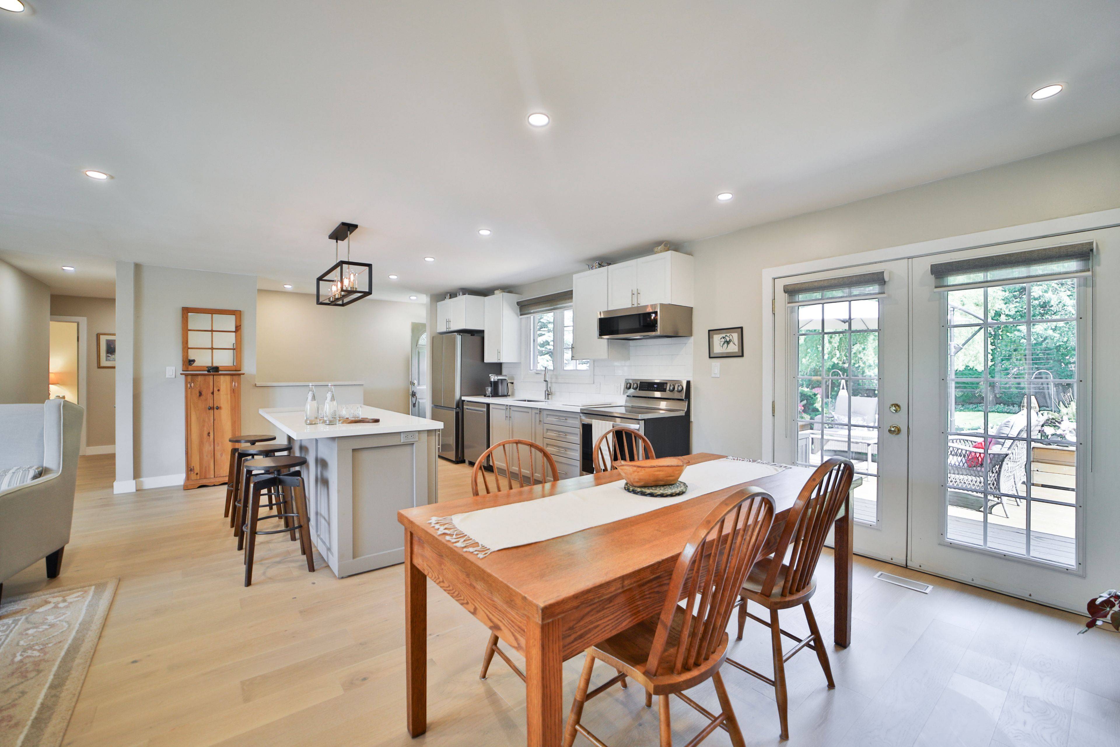 Oakville, ON L6L 1Z7,1520 Rebecca ST