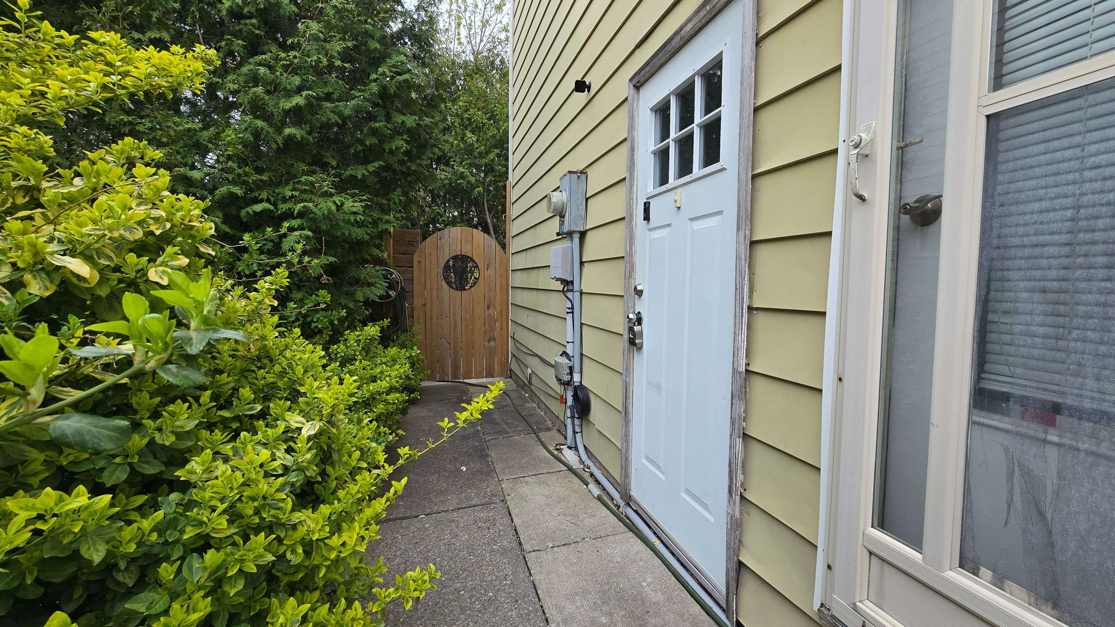 Richmond Hill, ON L4C 5C3,101 Springhead GDNS #BASEMENT