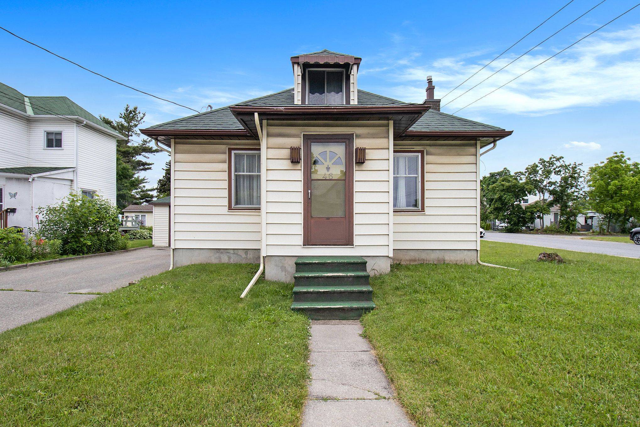 Smiths Falls, ON K7A 1L7,46 Cornelia ST E