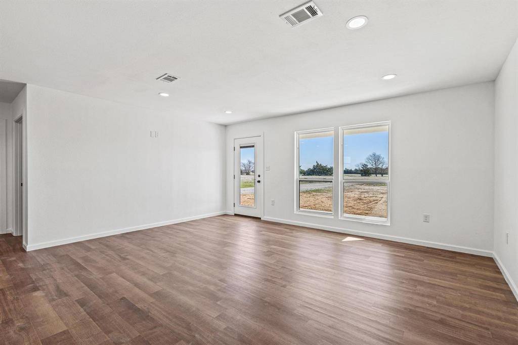 Sumner, TX 75486,9 Private Road 33084