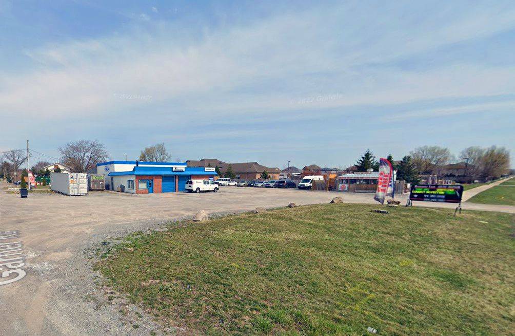 Niagara Falls, ON L2H 2Y6,8943 Mcleod RD