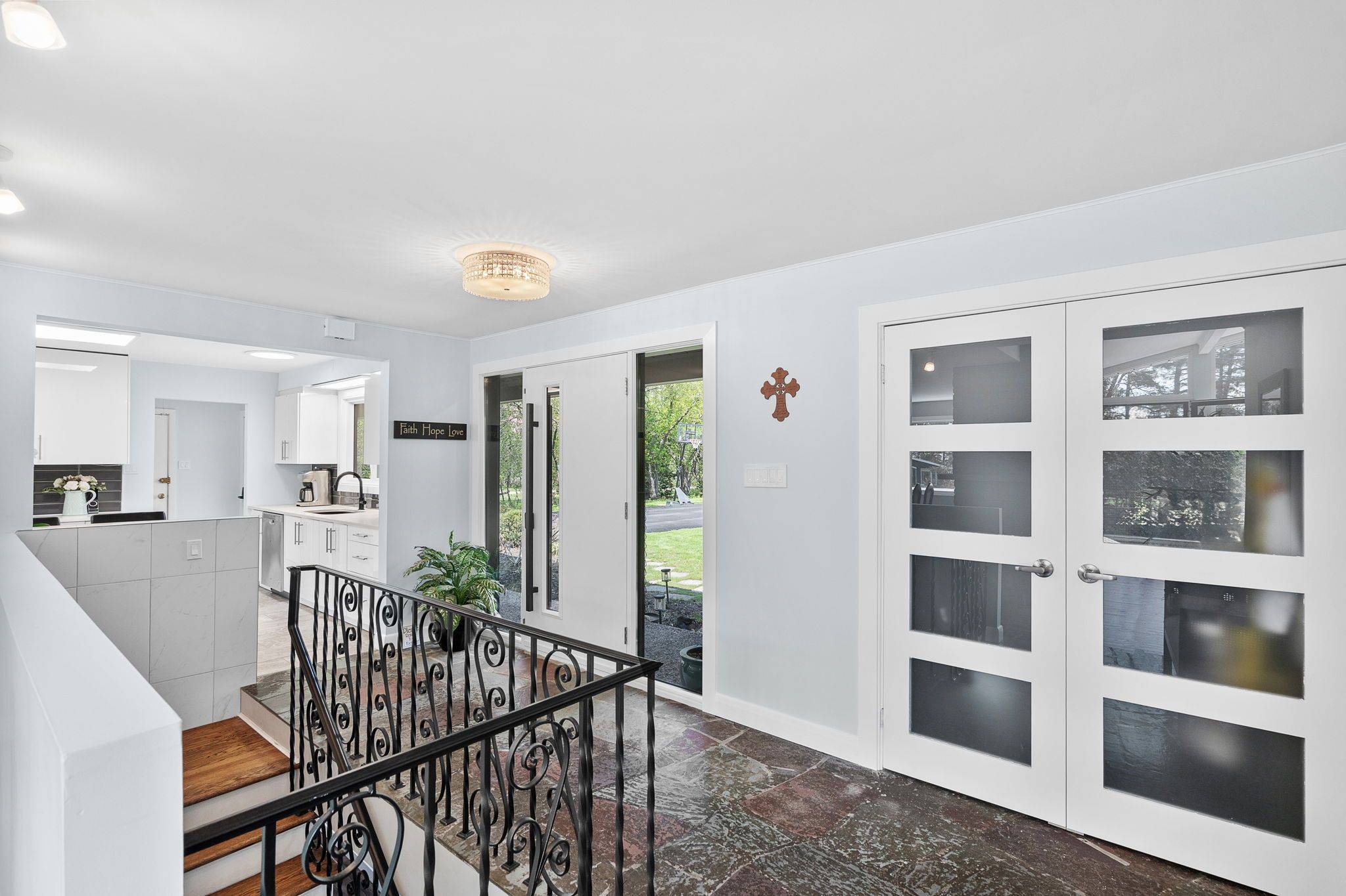 Alta Vista And Area, ON K1H 5B6,1880 Barnhart PL