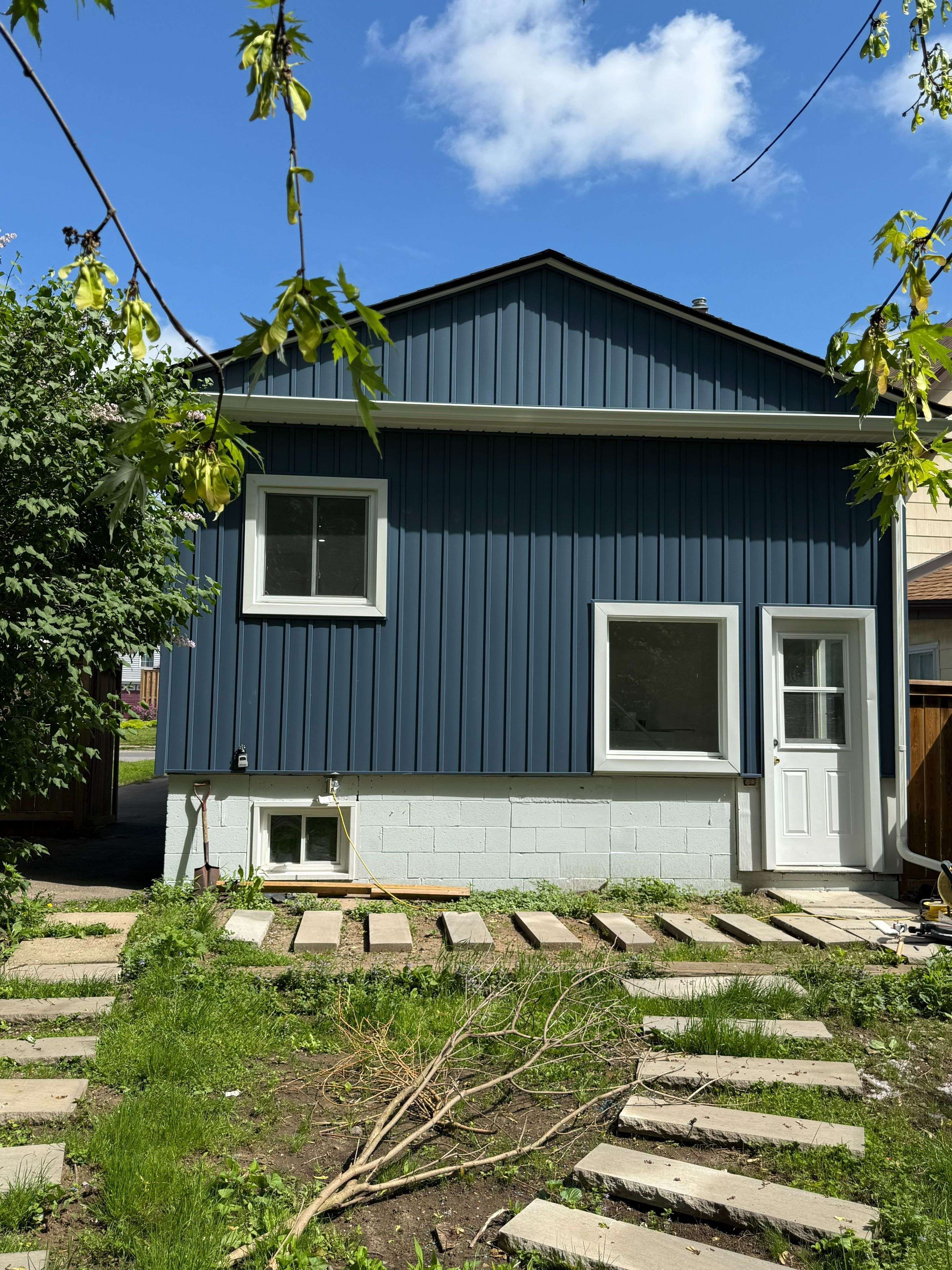 Niagara Falls, ON L2G 1X8,6328 Ker ST