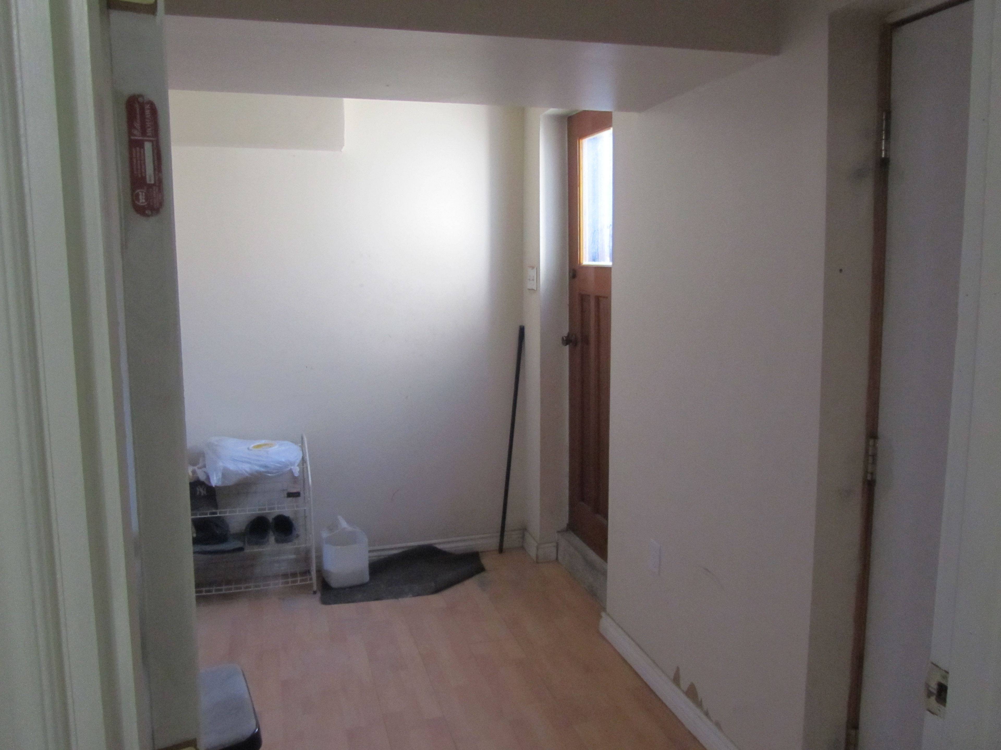Toronto E10, ON M1C 3S7,45 Linderwood DR #BSMT APT.