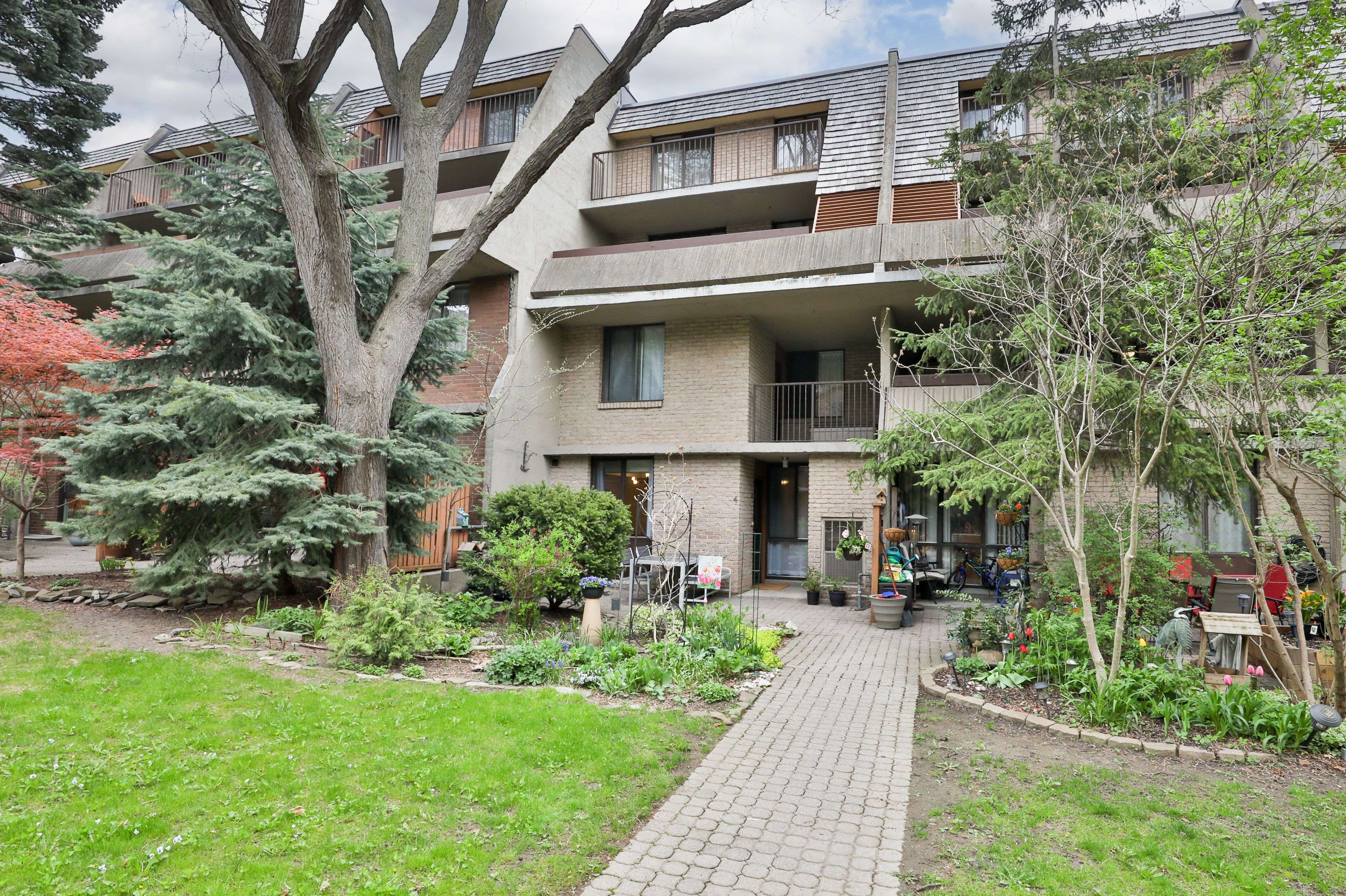 Mississauga, ON L5A 3R6,1250 Mississauga Valley BLVD #4