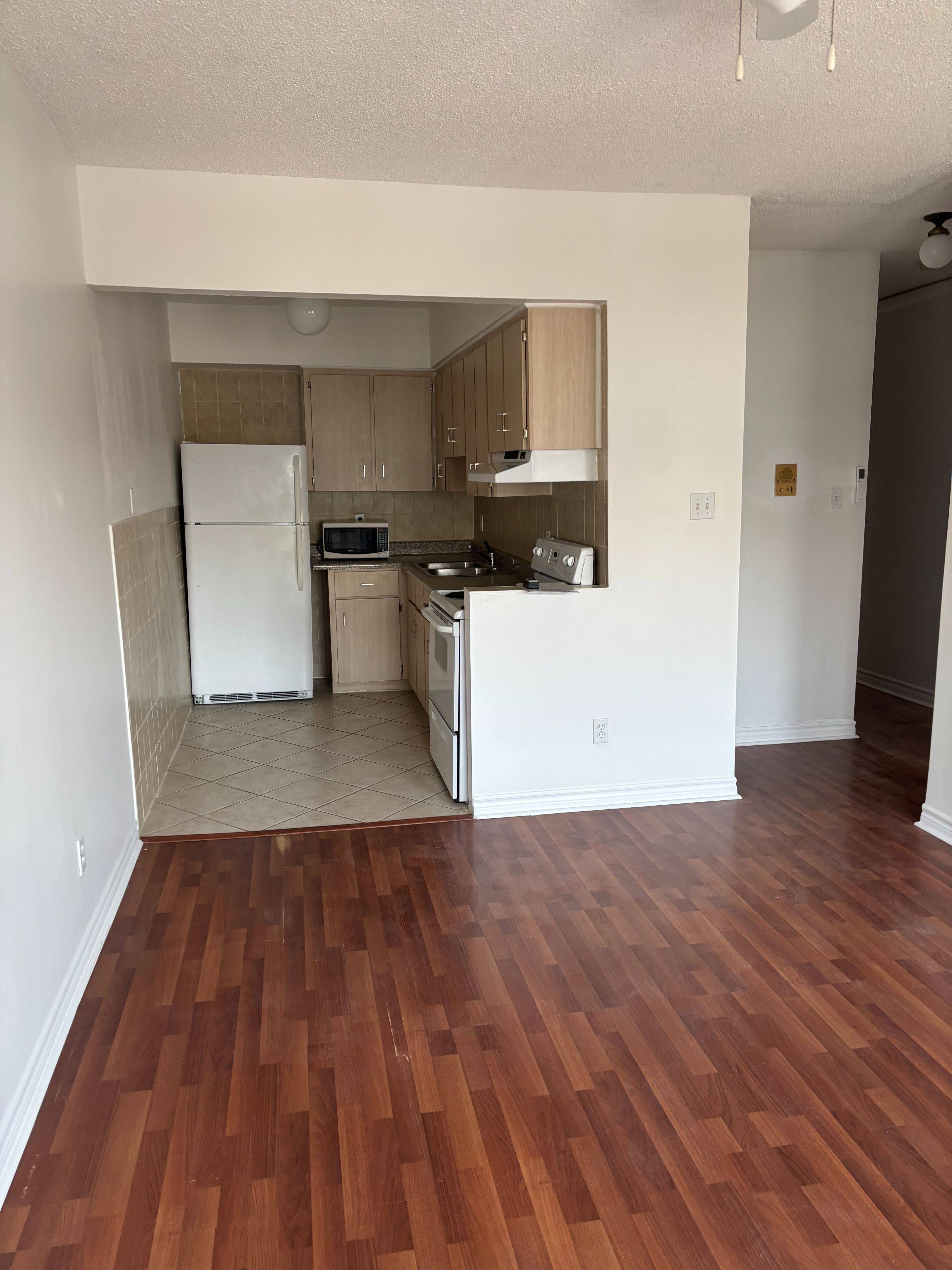 Toronto C01, ON M6J 2Z2,123 Ossington AVE #2
