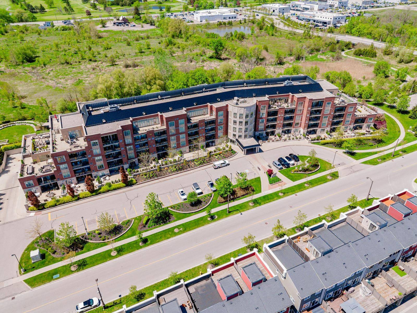 Whitchurch-stouffville, ON L4A 1P8,35 Baker Hill BLVD #414