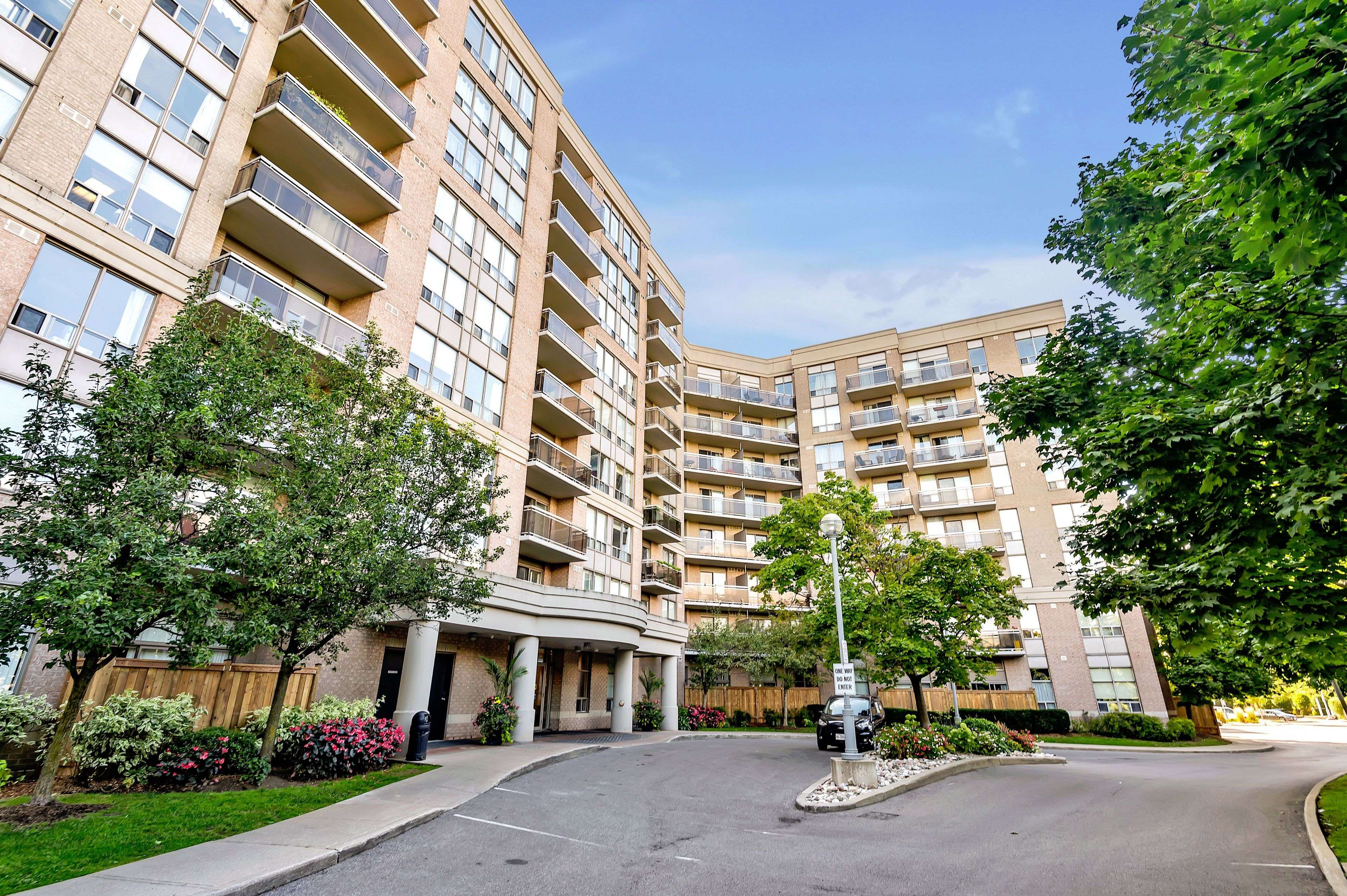 Toronto C13, ON M4A 2X8,1720 Eglinton AVE E #813