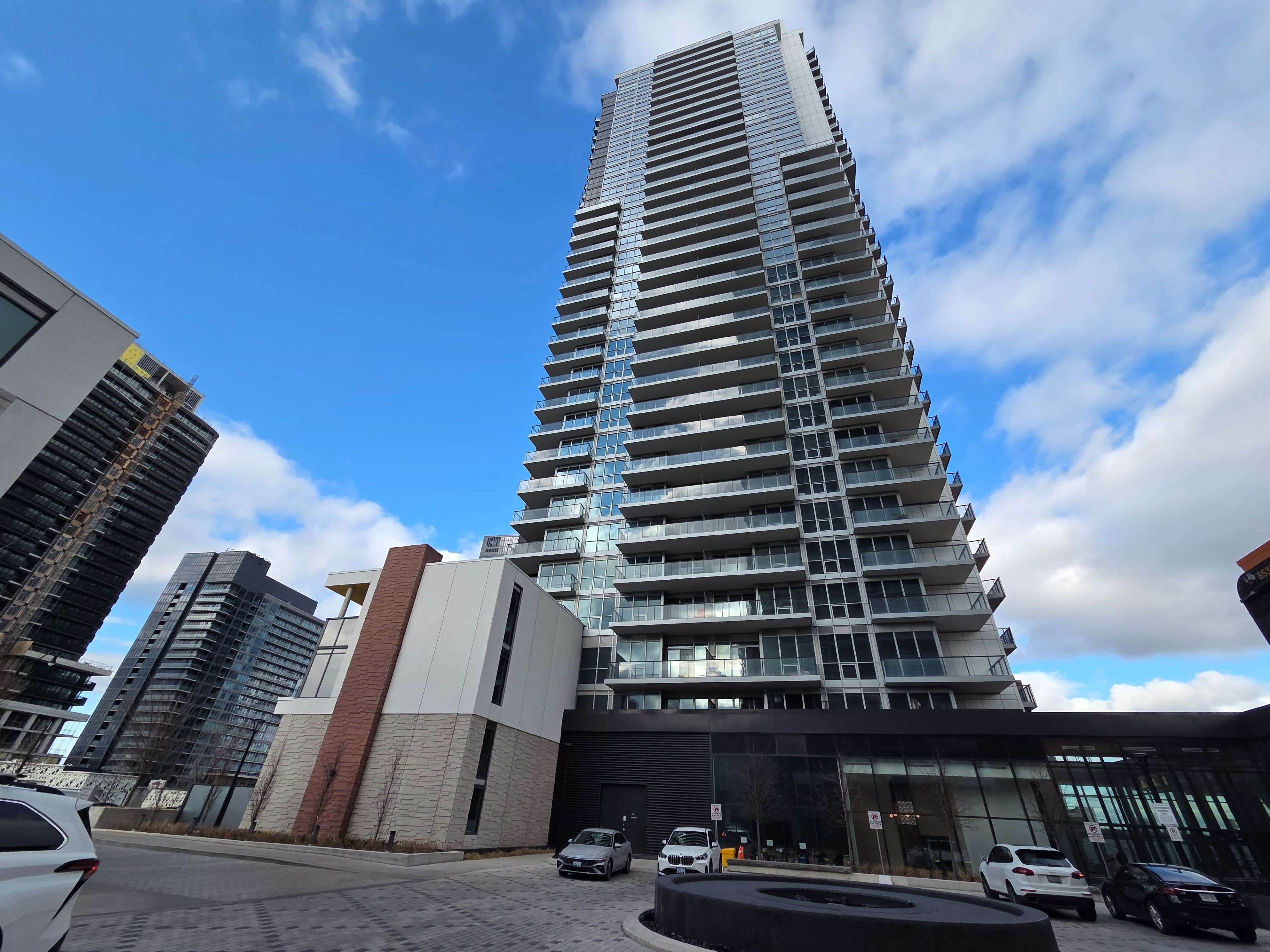 Toronto C15, ON M2K 0H1,95 Mcmahon DR #707