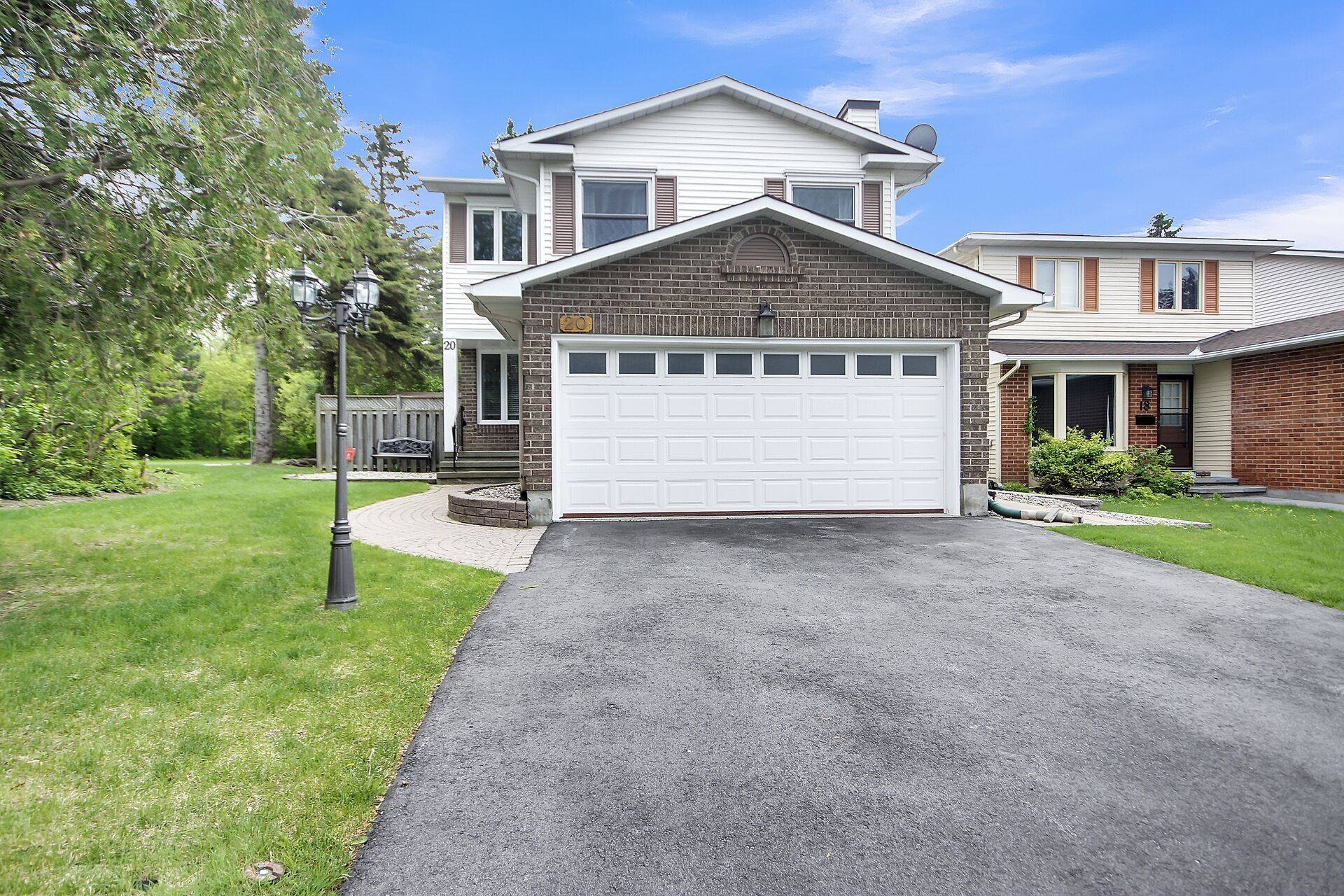 Kanata, ON K2M 1L9,20 Palomino DR
