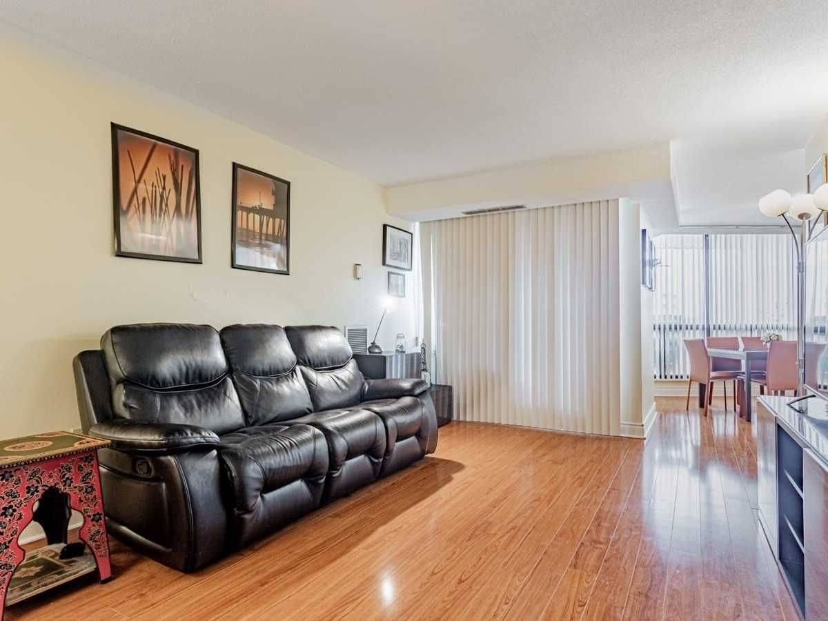 Toronto C04, ON M6A 2Y9,150 Neptune DR #904