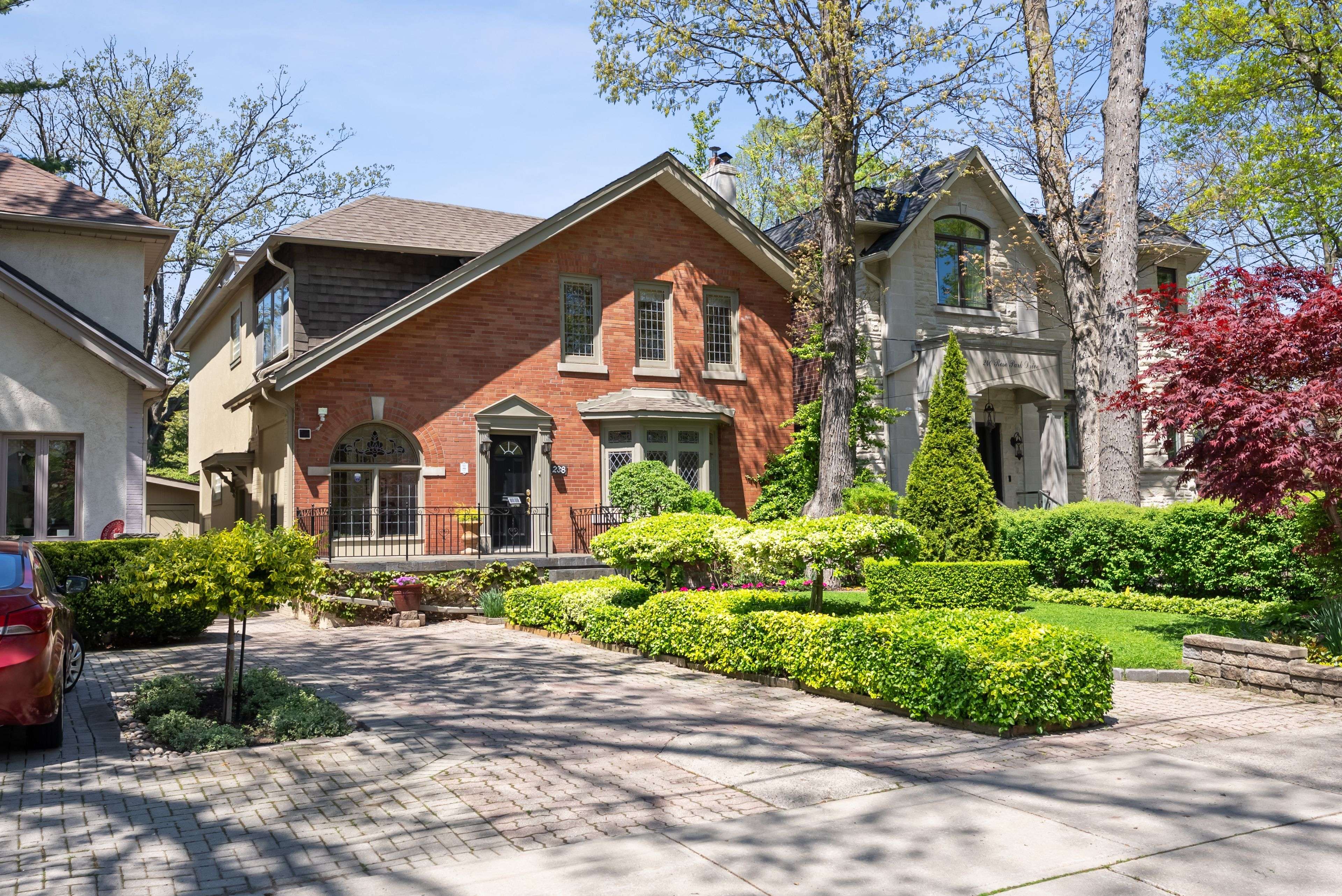 Toronto C09, ON M4T 1R5,238 Rose Park DR