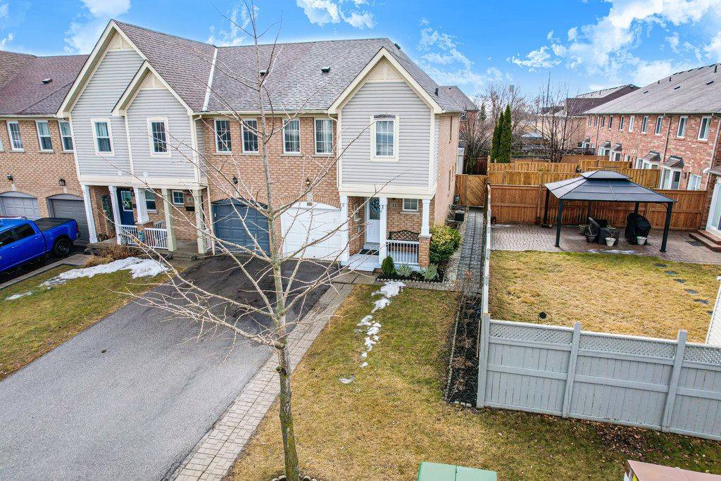 Whitby, ON L1P 1R2,11 Plantation CT