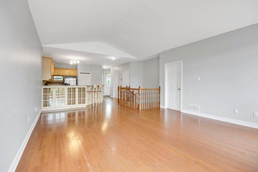 Carp - Huntley Ward, ON K0A 1L0,108 VILLAGEVIEW Private