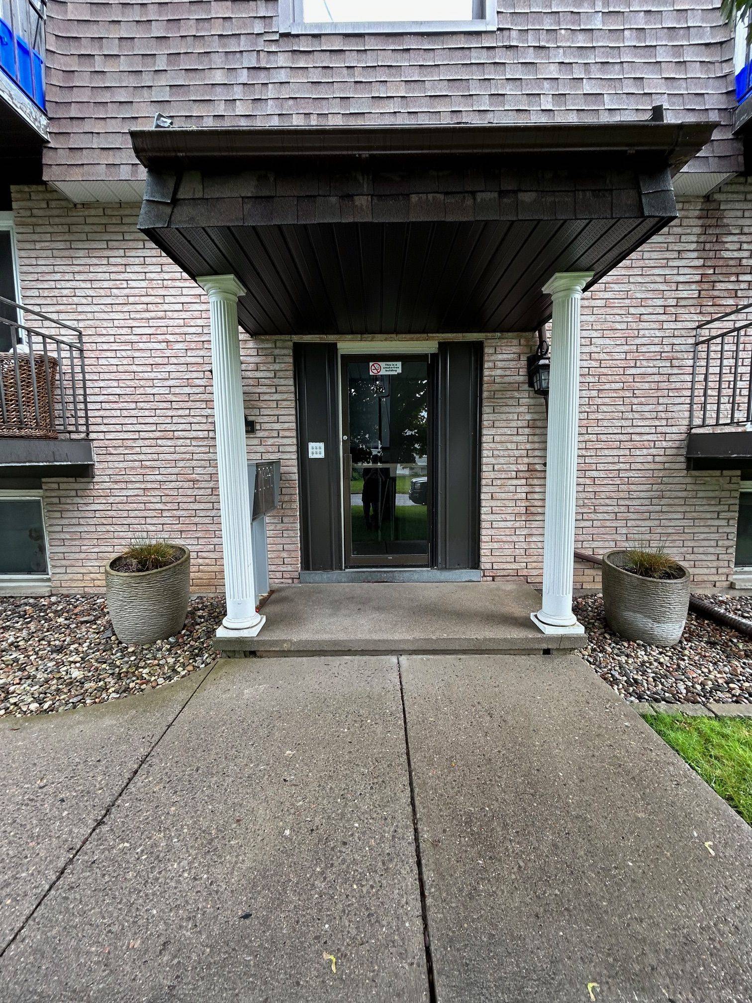 Quinte West, ON K8V 2R5,29 McNichol AVE #5