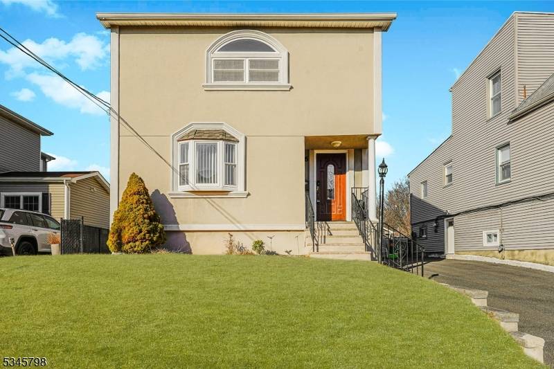 Nutley Twp., NJ 07110,36 Milton Ave