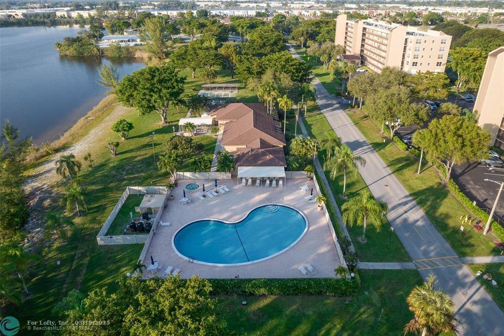 Deerfield Beach, FL 33064,4550 NW 18th Ave  #702