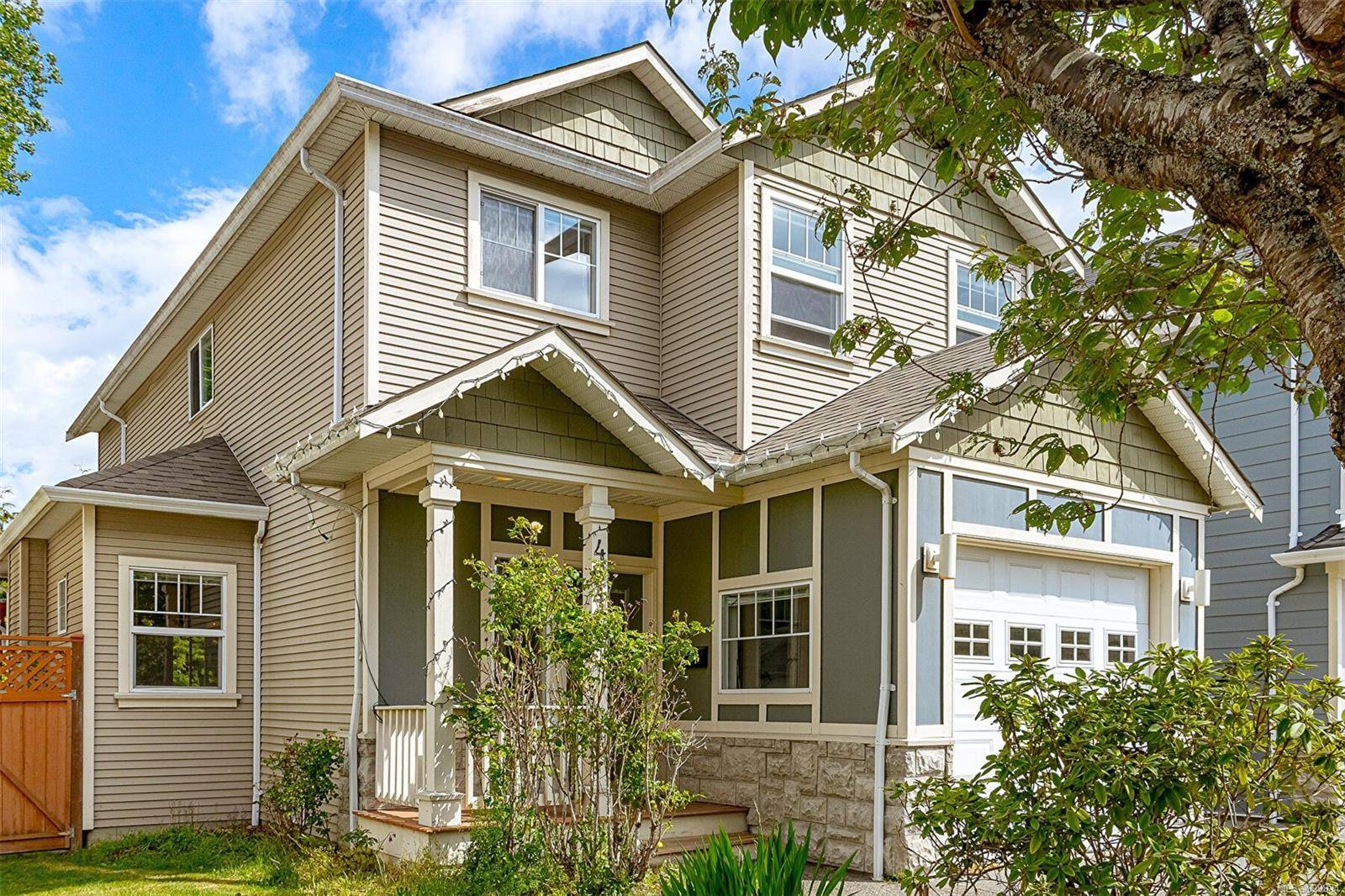 Saanich, BC V8Z 7W9,4042 Willowbrook Pl