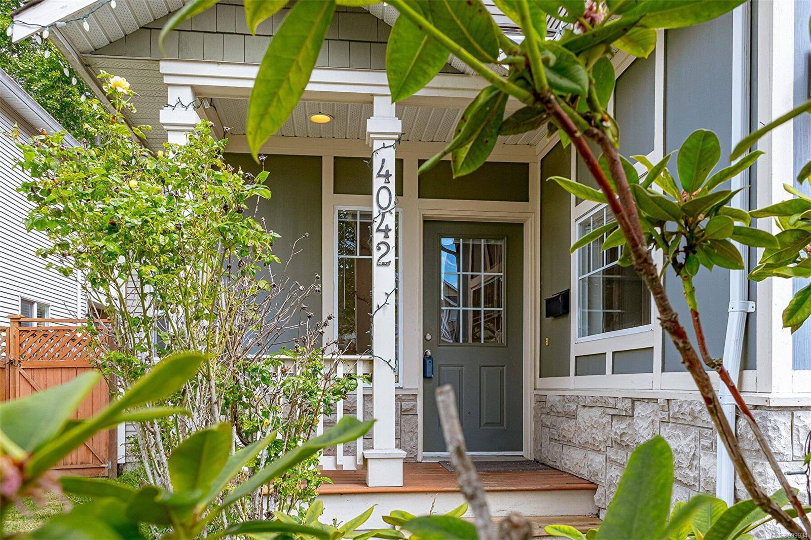 Saanich, BC V8Z 7W9,4042 Willowbrook Pl