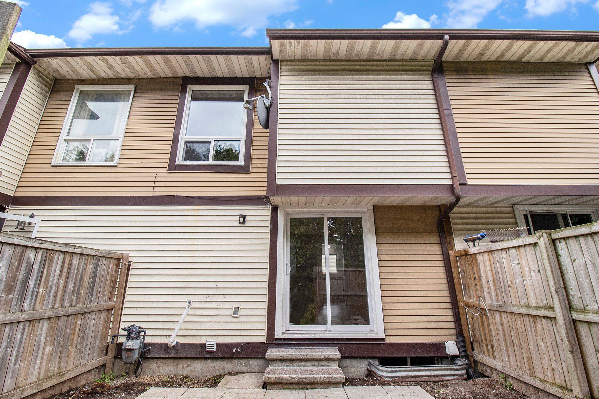 Cyrville - Carson Grove - Pineview, ON K1B 5J2,1372 Foxwell ST