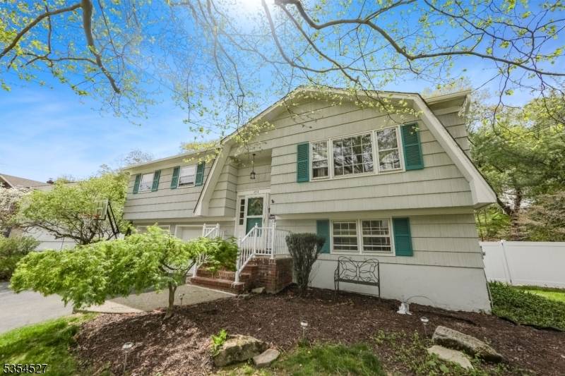 Bloomingdale Boro, NJ 07403,273 Andrew Place