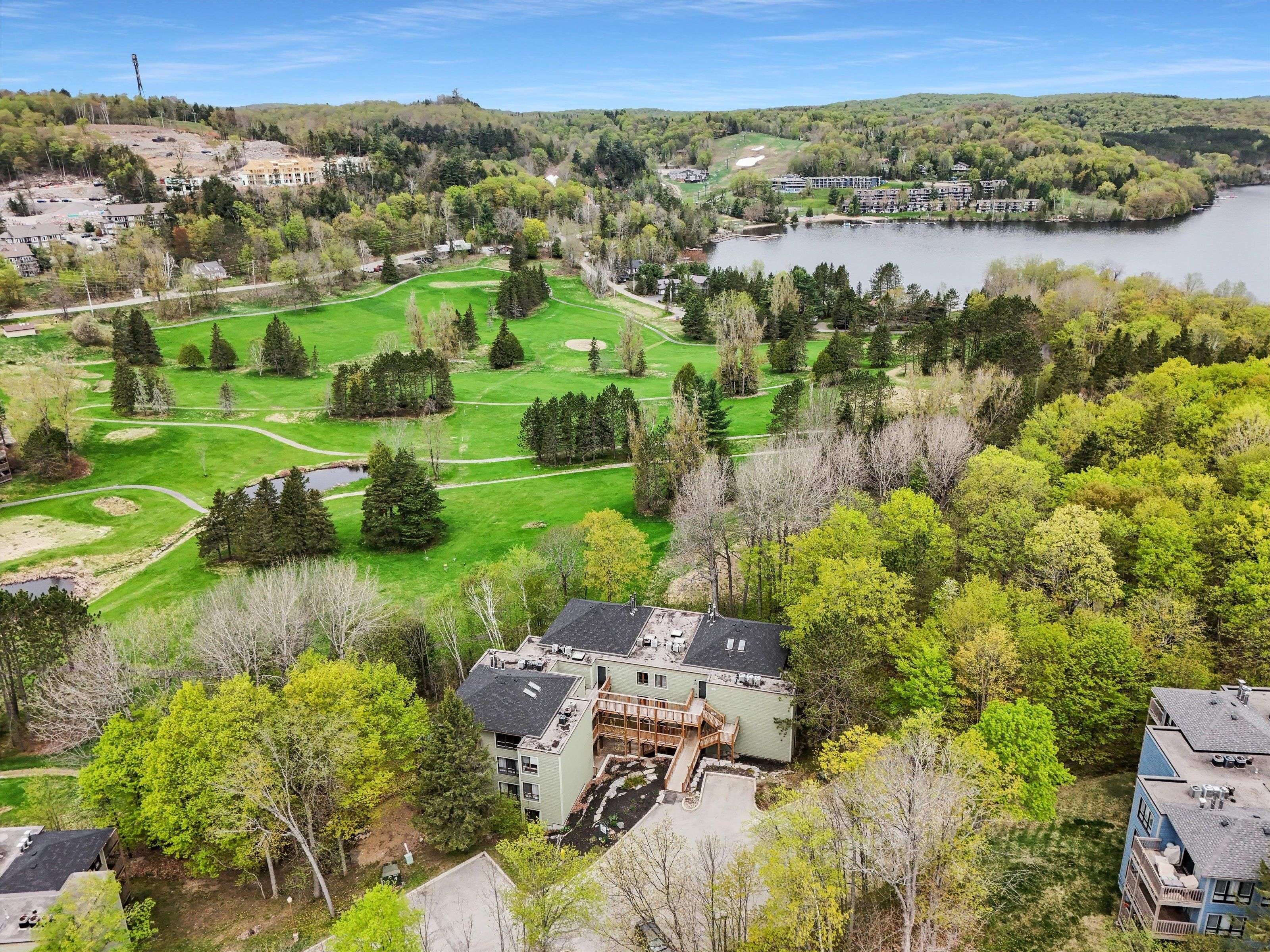 Huntsville, ON P1H 1A9,26 Deerhurst DR #203