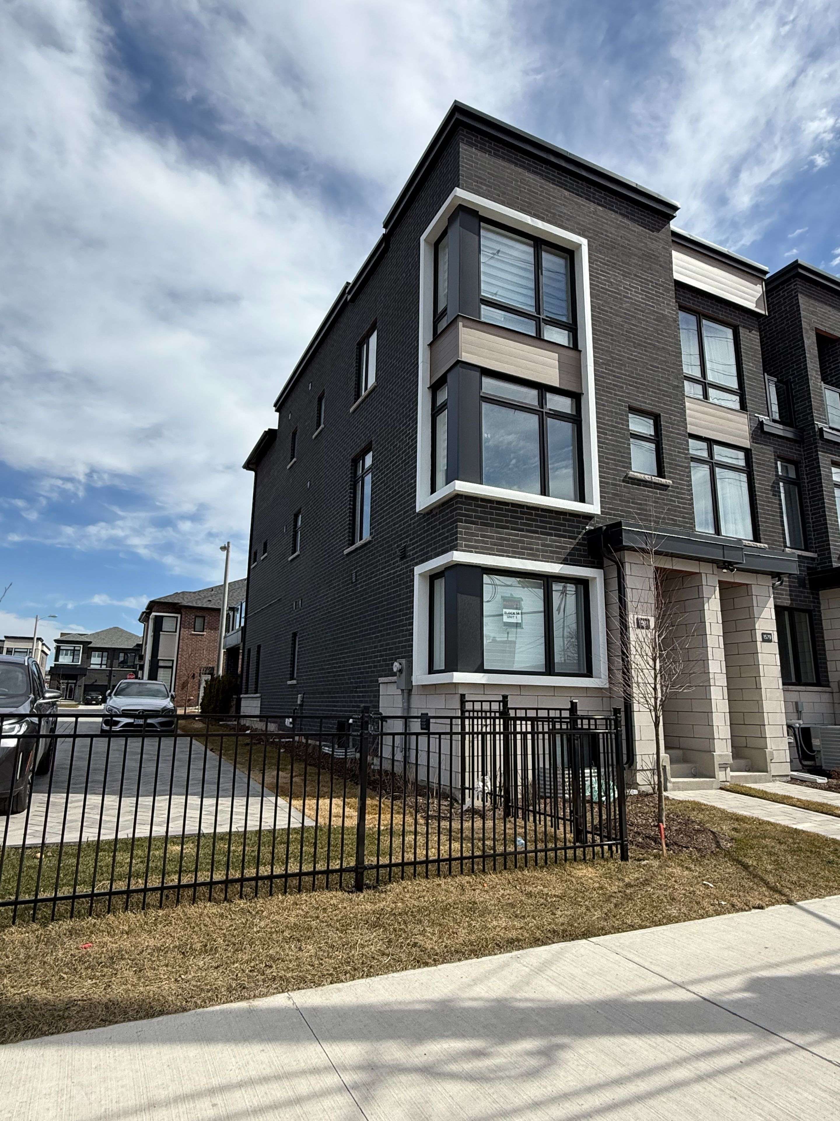 Toronto E09, ON M1P 3J7,1581 Midland AVE