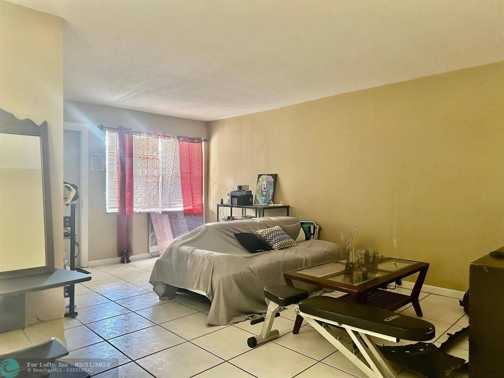 Hollywood, FL 33021,3500 Harrison St #12