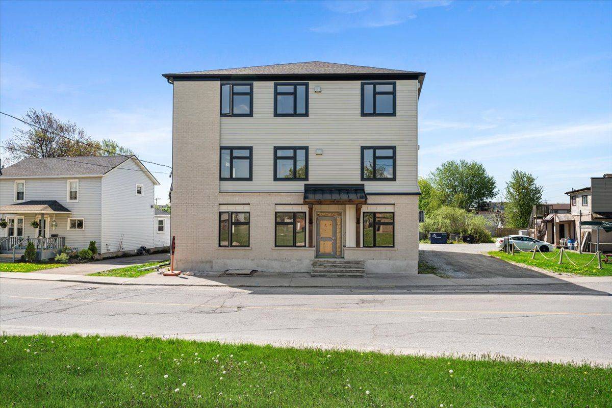 Port Colborne, ON L3K 1C9,89 Durham ST #9