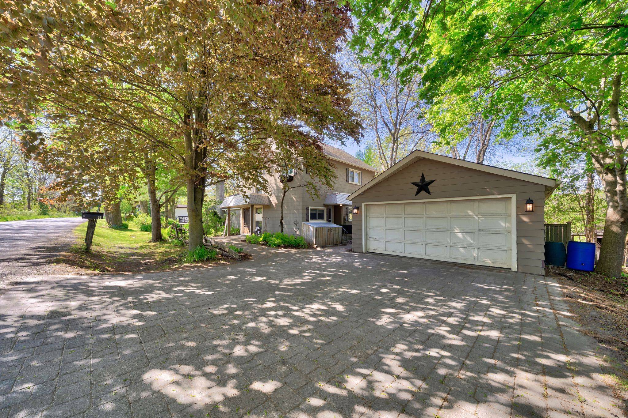 Pelham, ON L0S 1M0,38 Roland RD