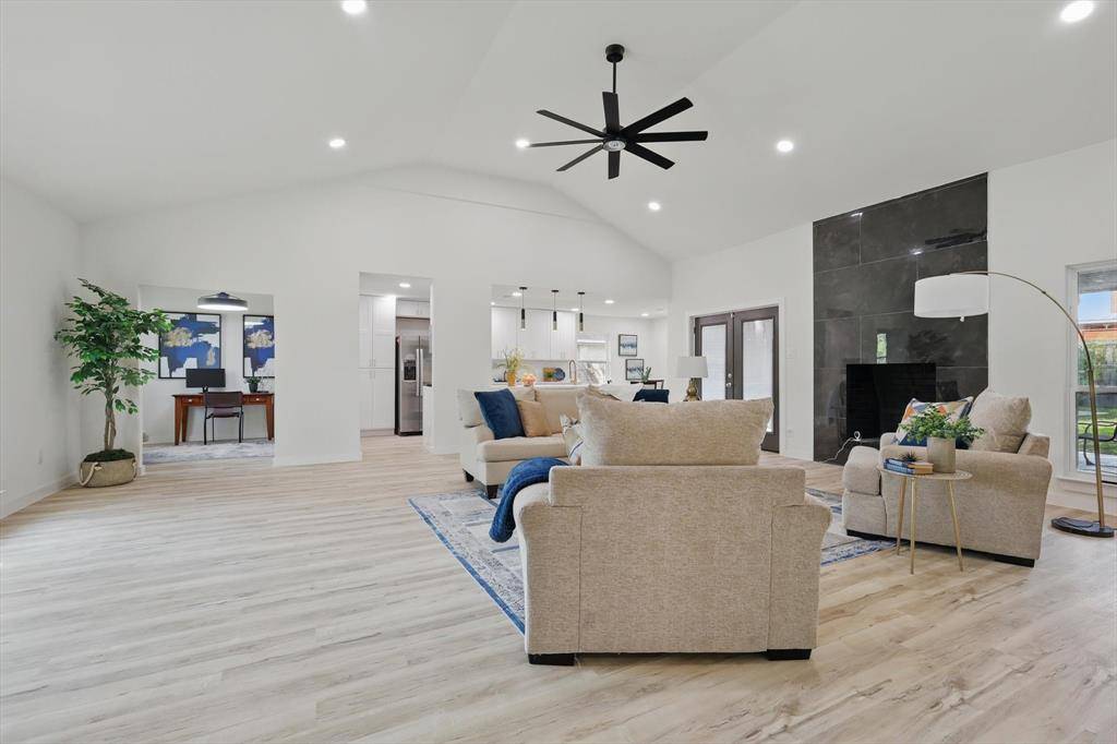 1557 W Pentagon Parkway W, Dallas, TX 75224