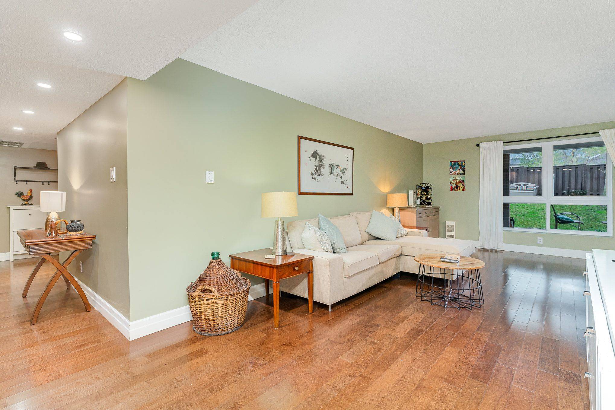 Toronto C07, ON M2R 2A6,55 Carscadden DR #104