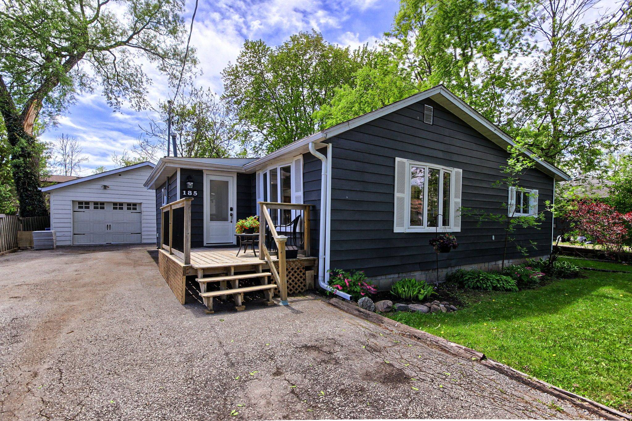 Georgina, ON L4P 2M9,185 Woodland AVE