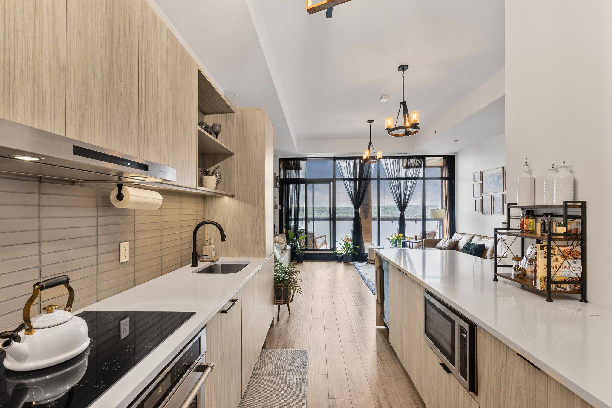 Barrie, ON L4M 0L7,185 Dunlop ST E #PH 3