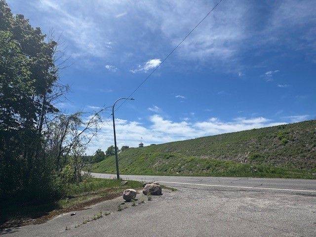 Peterborough East, ON K9H 0E9,2414 Ashburnham DR