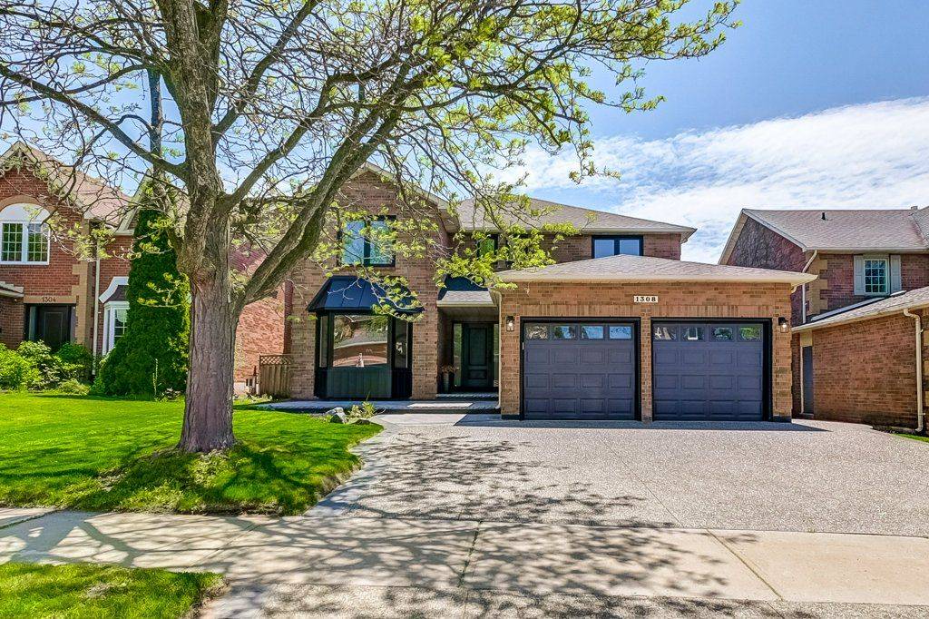 Oakville, ON L6M 2N6,1308 Fieldcrest LN S