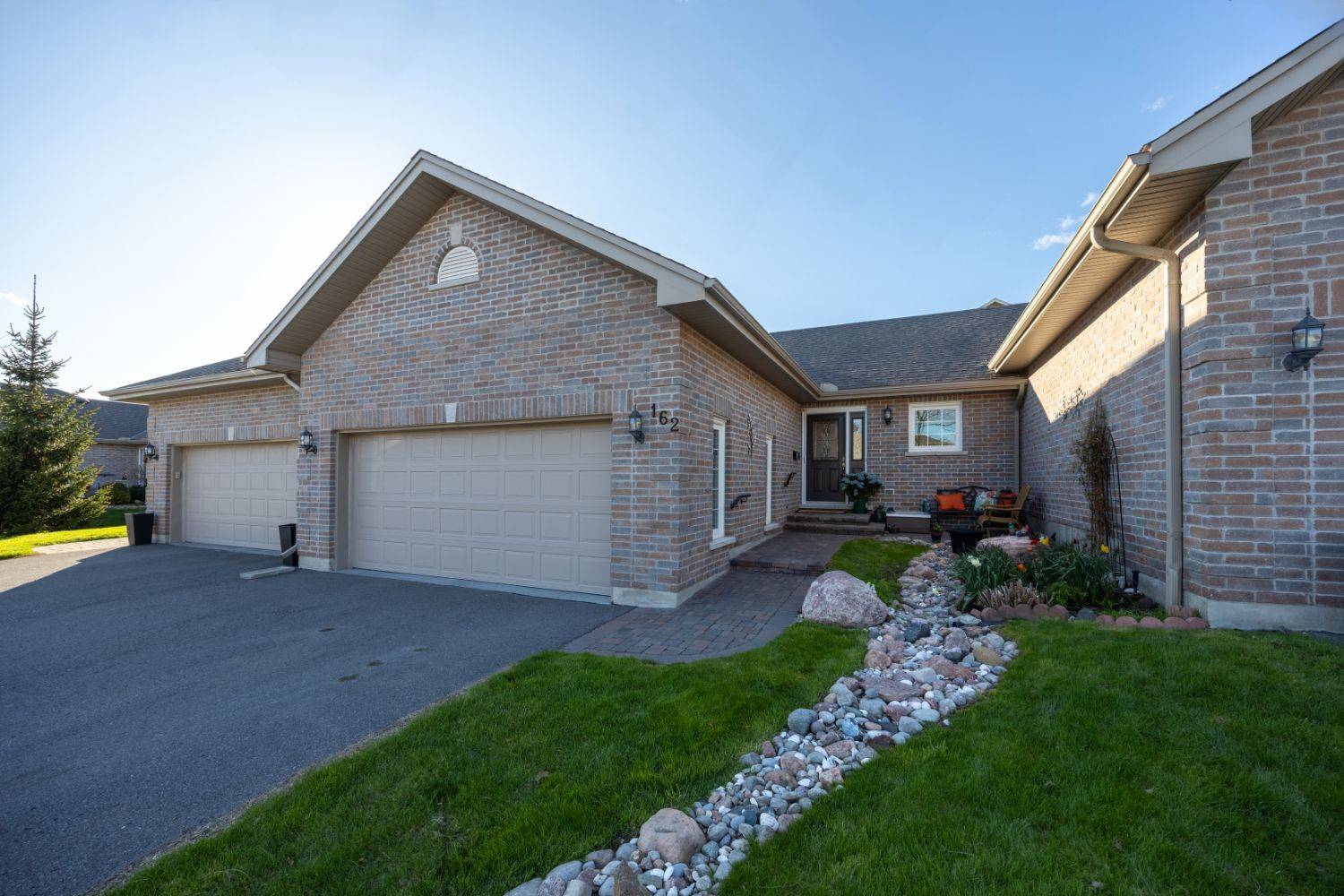 Peterborough North, ON K9L 0G1,301 Carnegie AVE #162